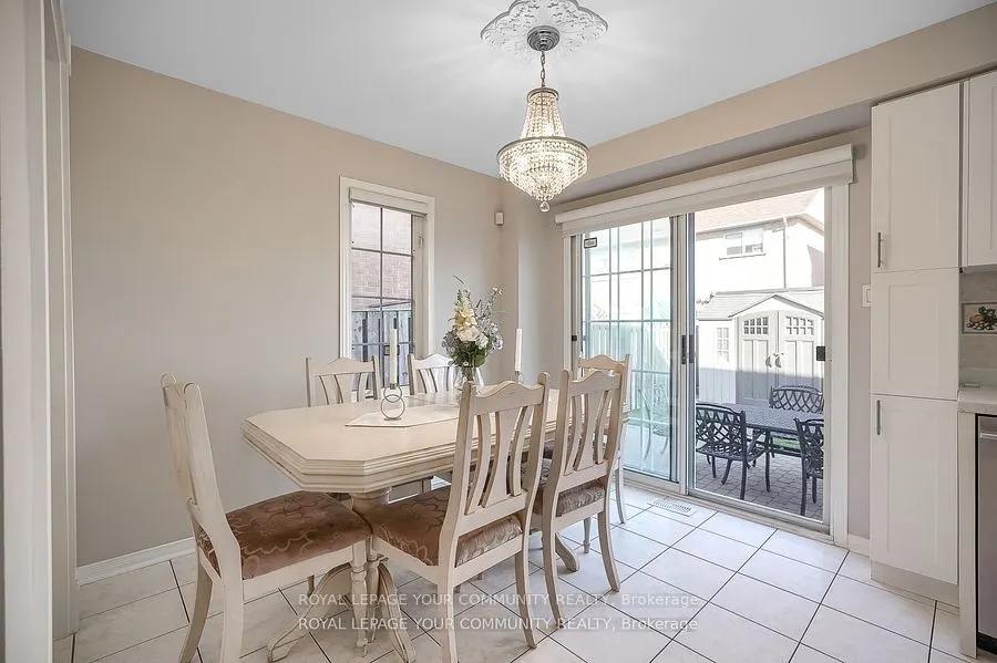 15 Echo Ridge Crescent