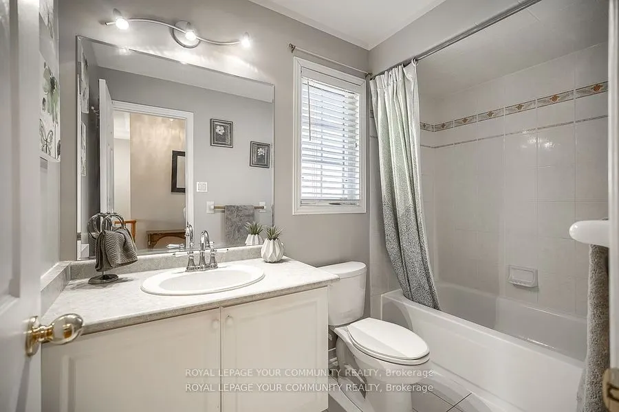 15 Echo Ridge Crescent