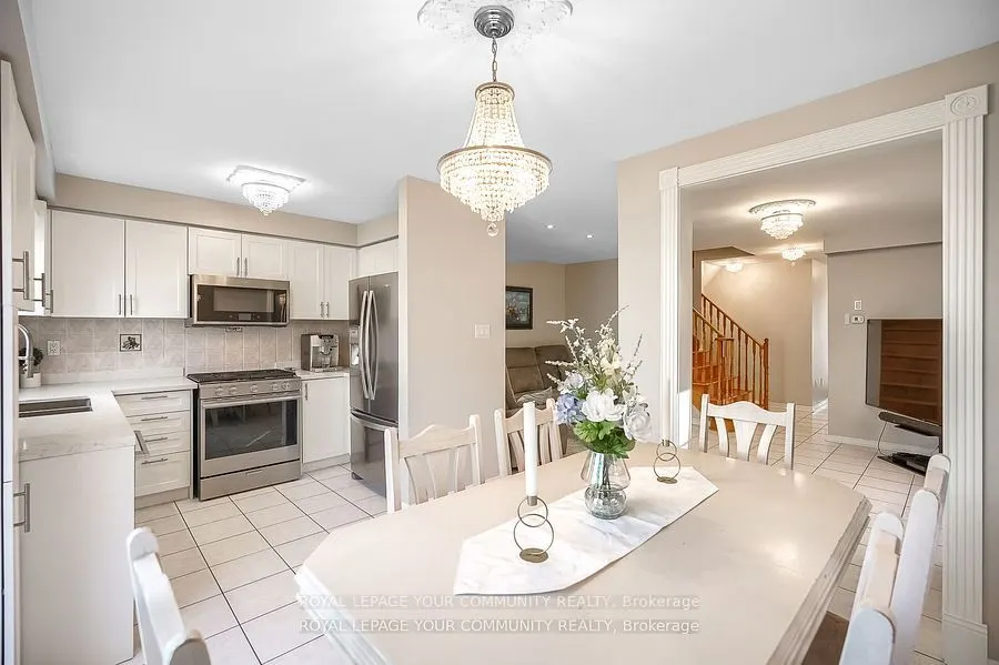 15 Echo Ridge Crescent