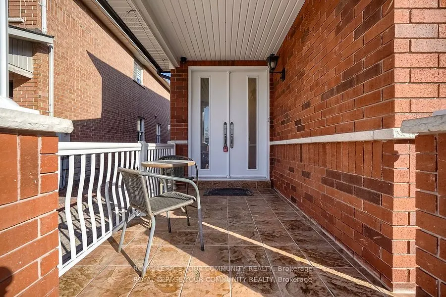 15 Echo Ridge Crescent