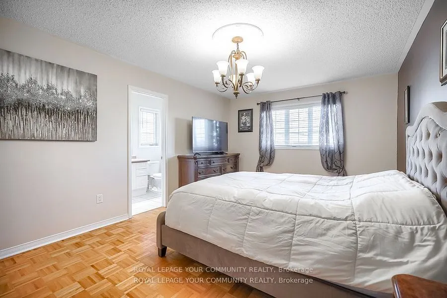 15 Echo Ridge Crescent