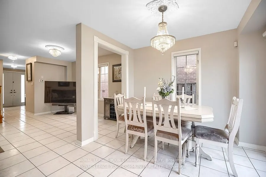 15 Echo Ridge Crescent