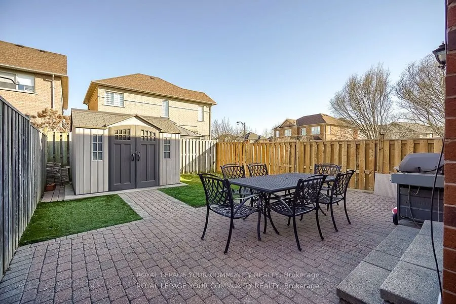 15 Echo Ridge Crescent