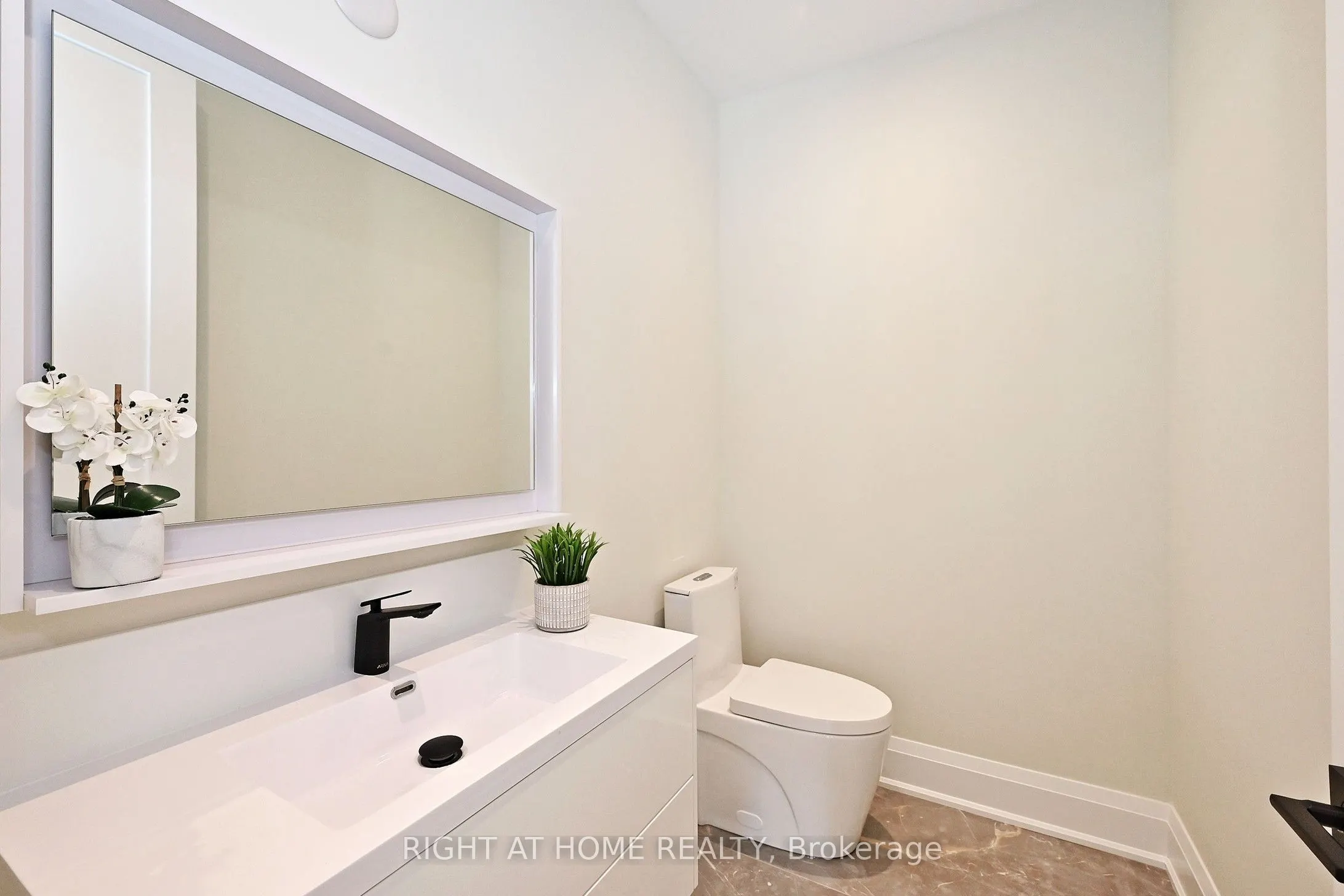 170 Lucas Street N, #170