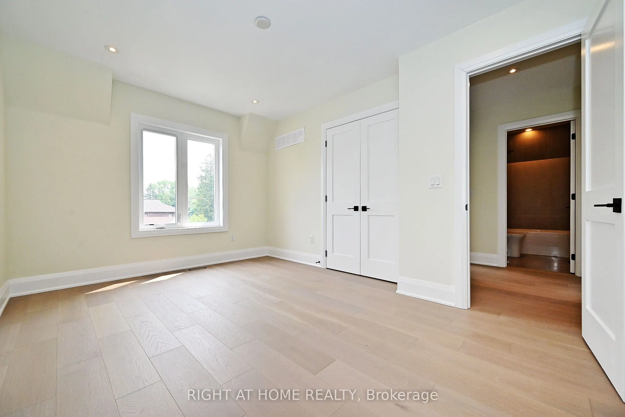 170 Lucas Street N, #170