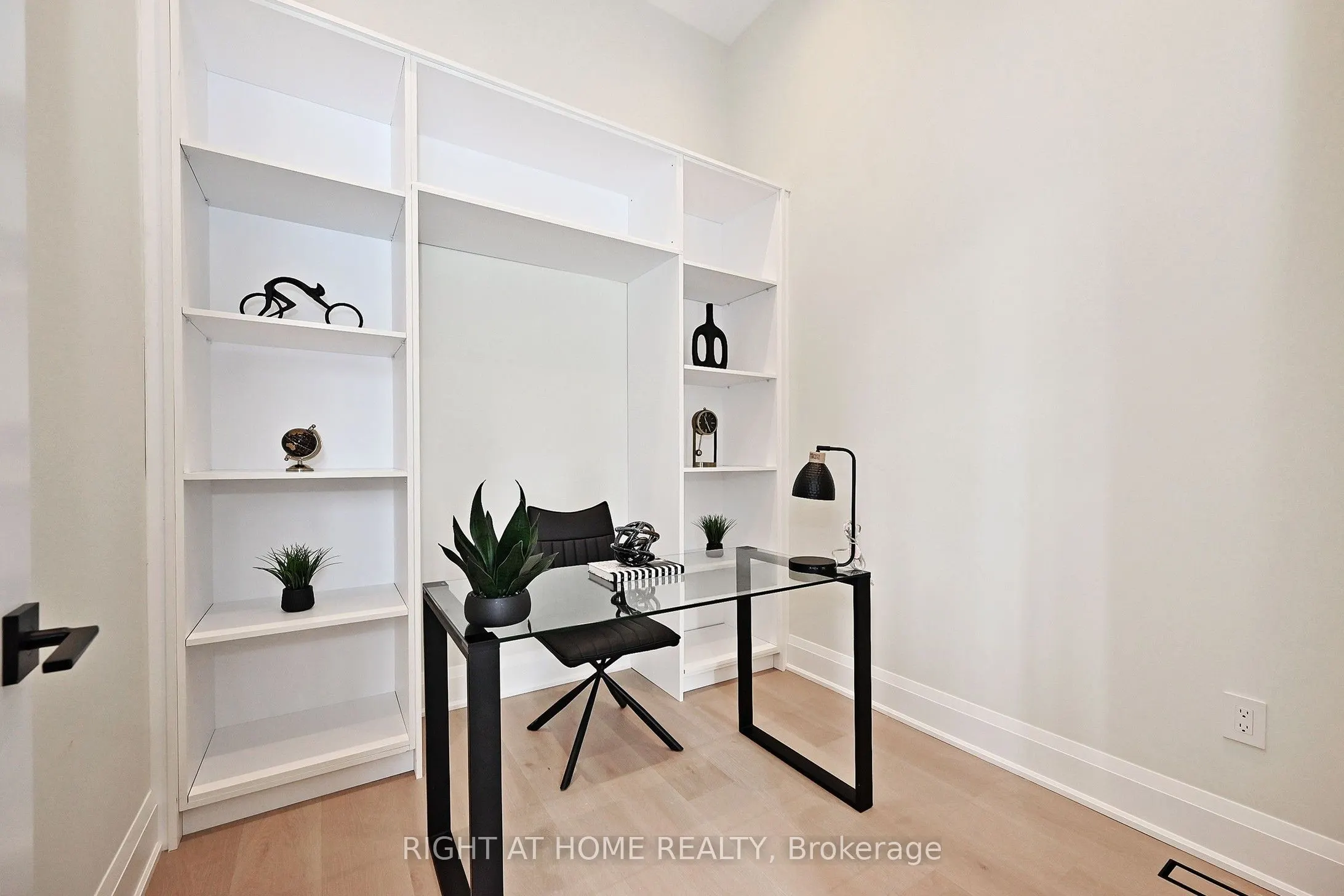 170 Lucas Street N, #170