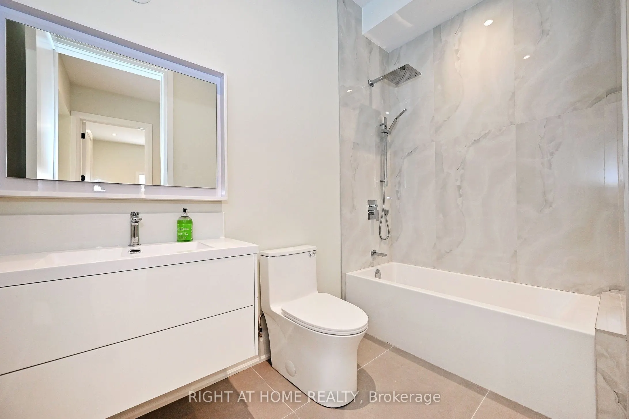 170 Lucas Street N, #170