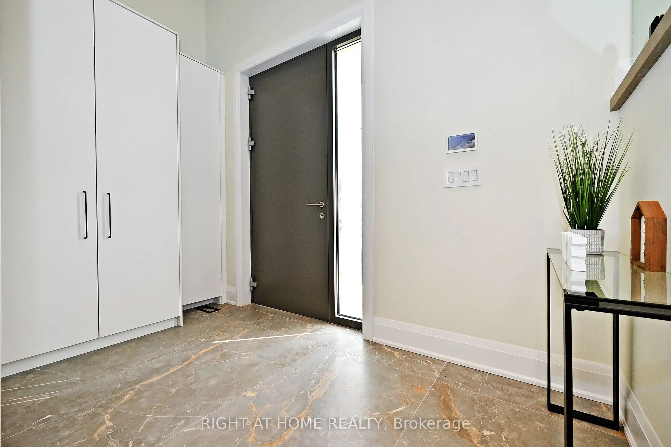170 Lucas Street N, #170