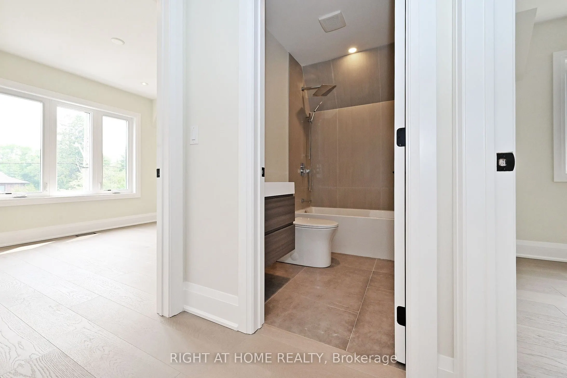 170 Lucas Street N, #170