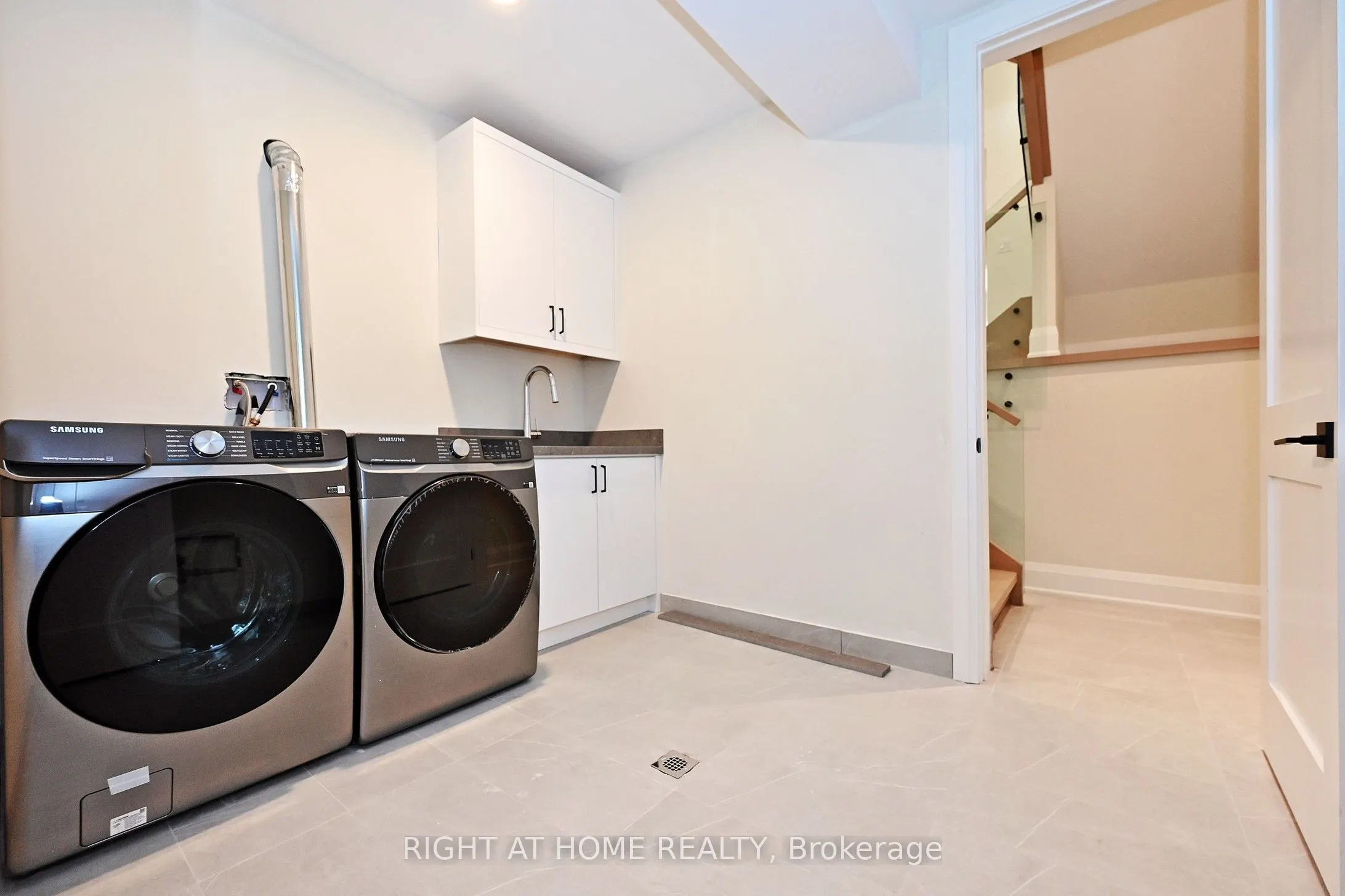 170 Lucas Street N, #170