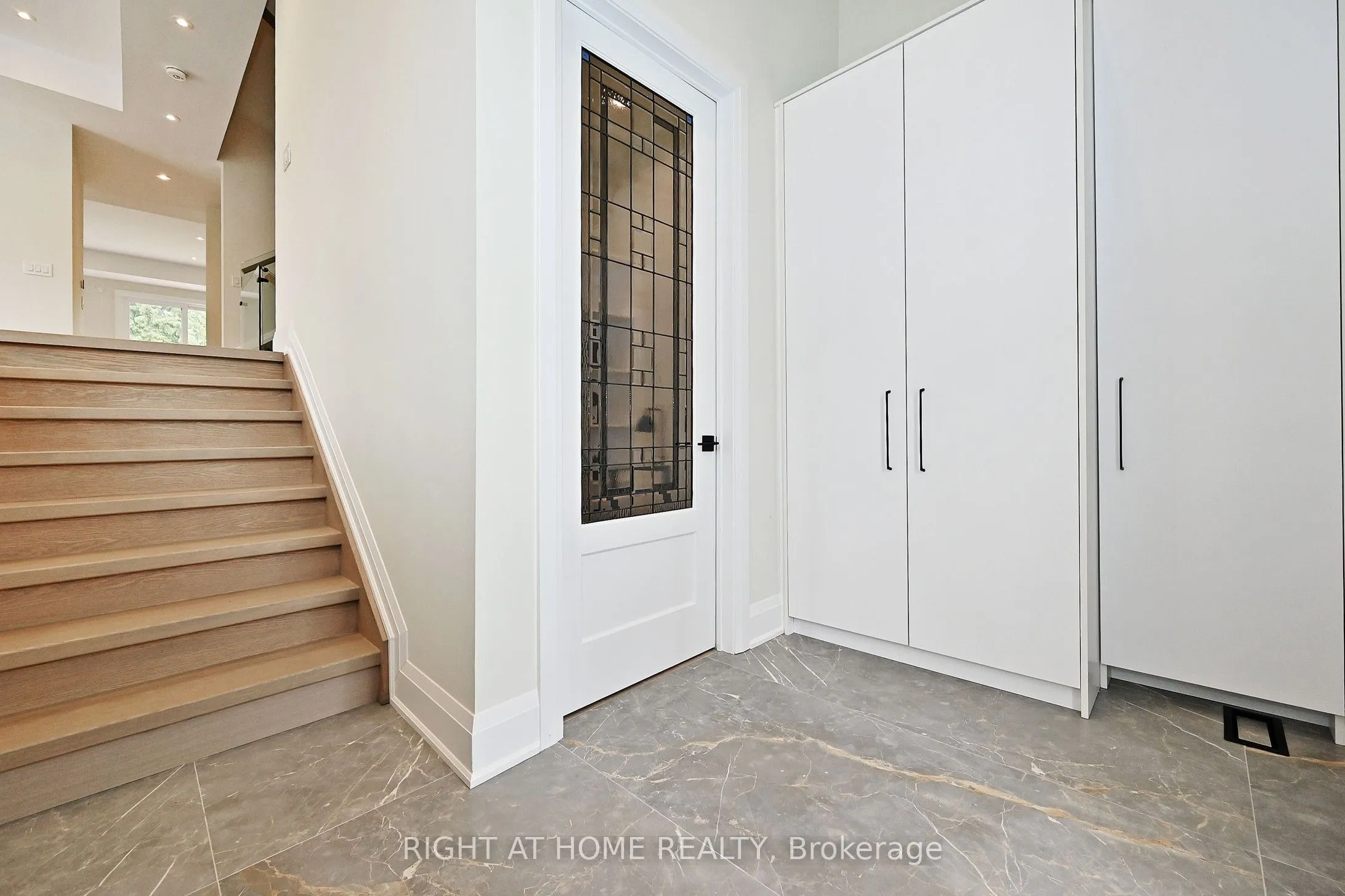 170 Lucas Street N, #170