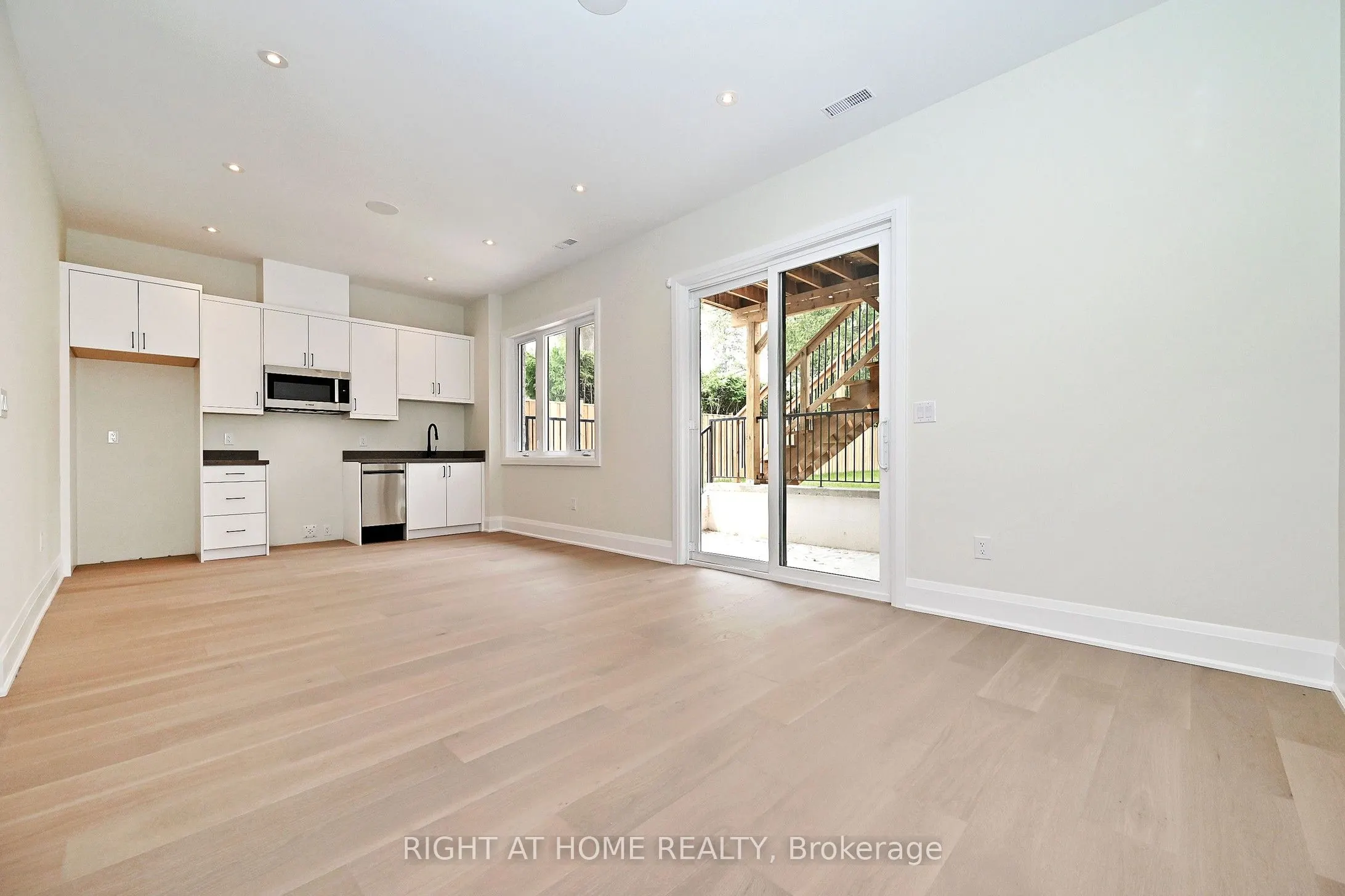 170 Lucas Street N, #170