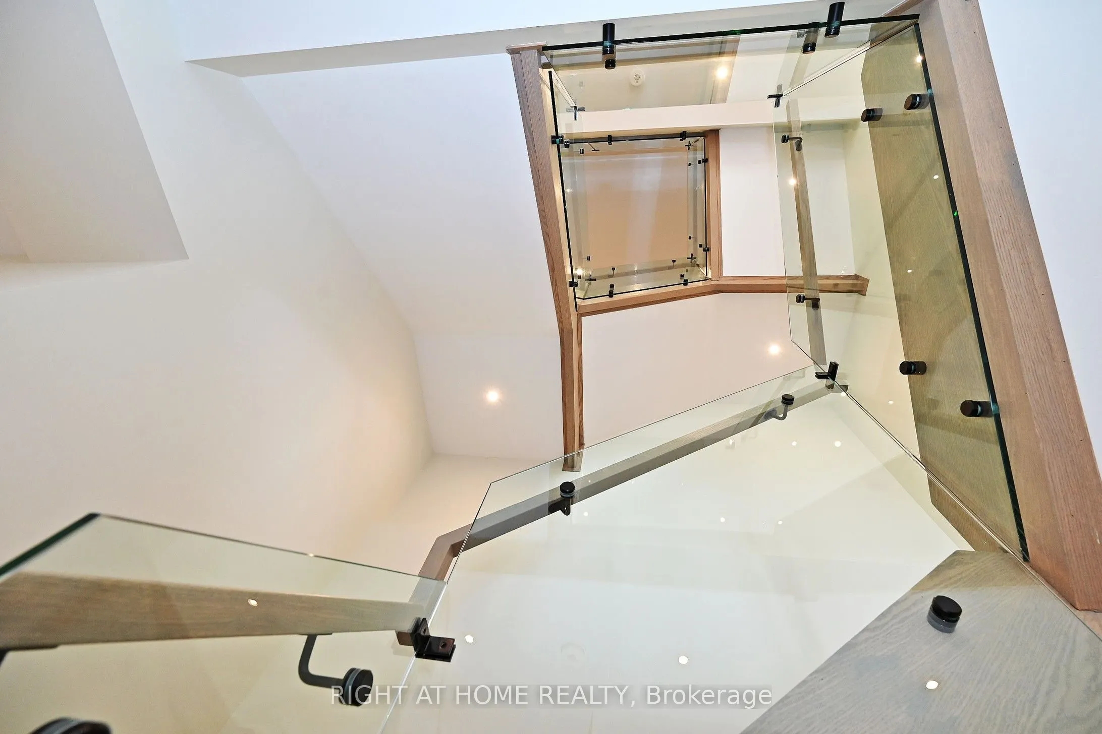 170 Lucas Street N, #170
