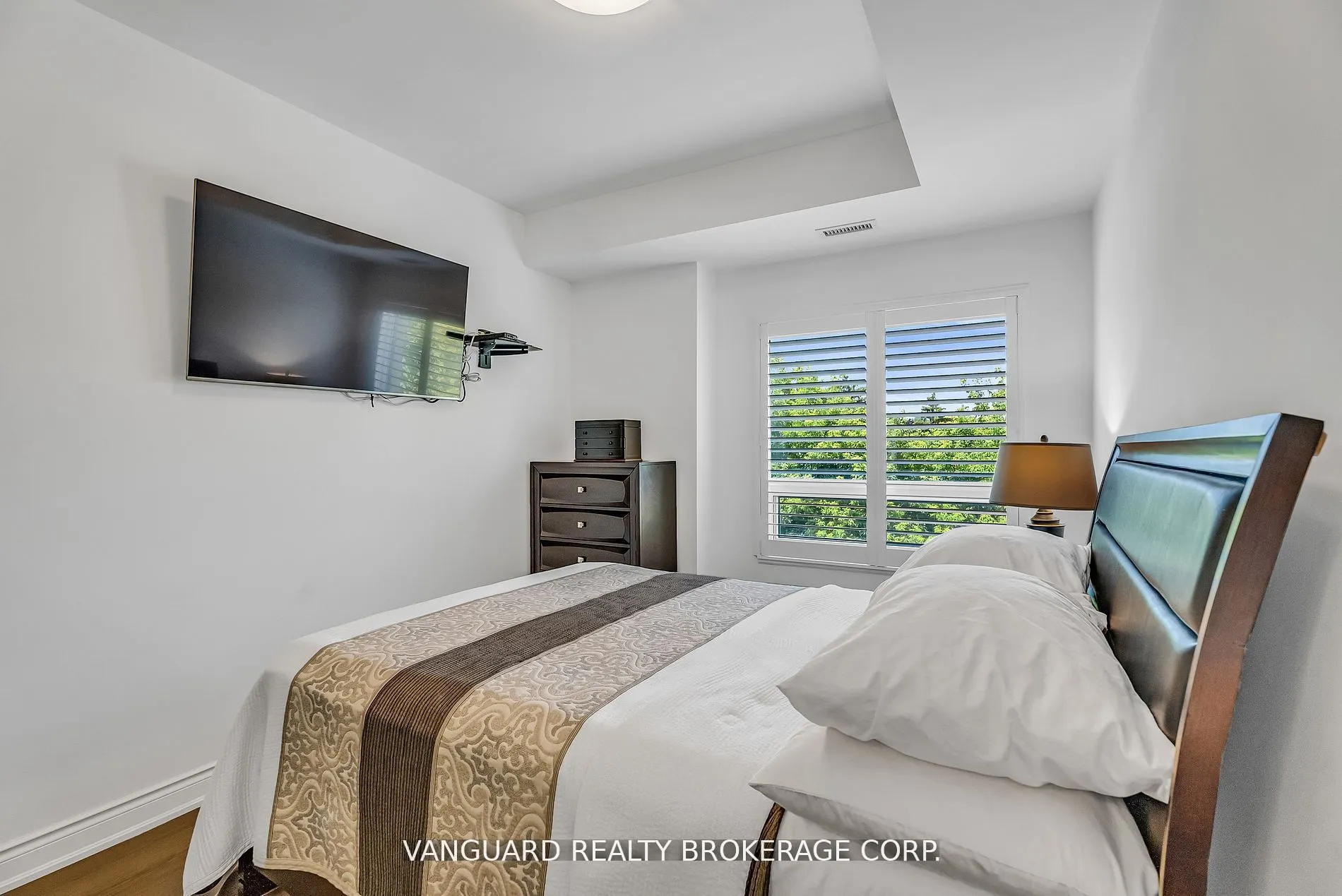 86 Woodbridge Avenue, #209