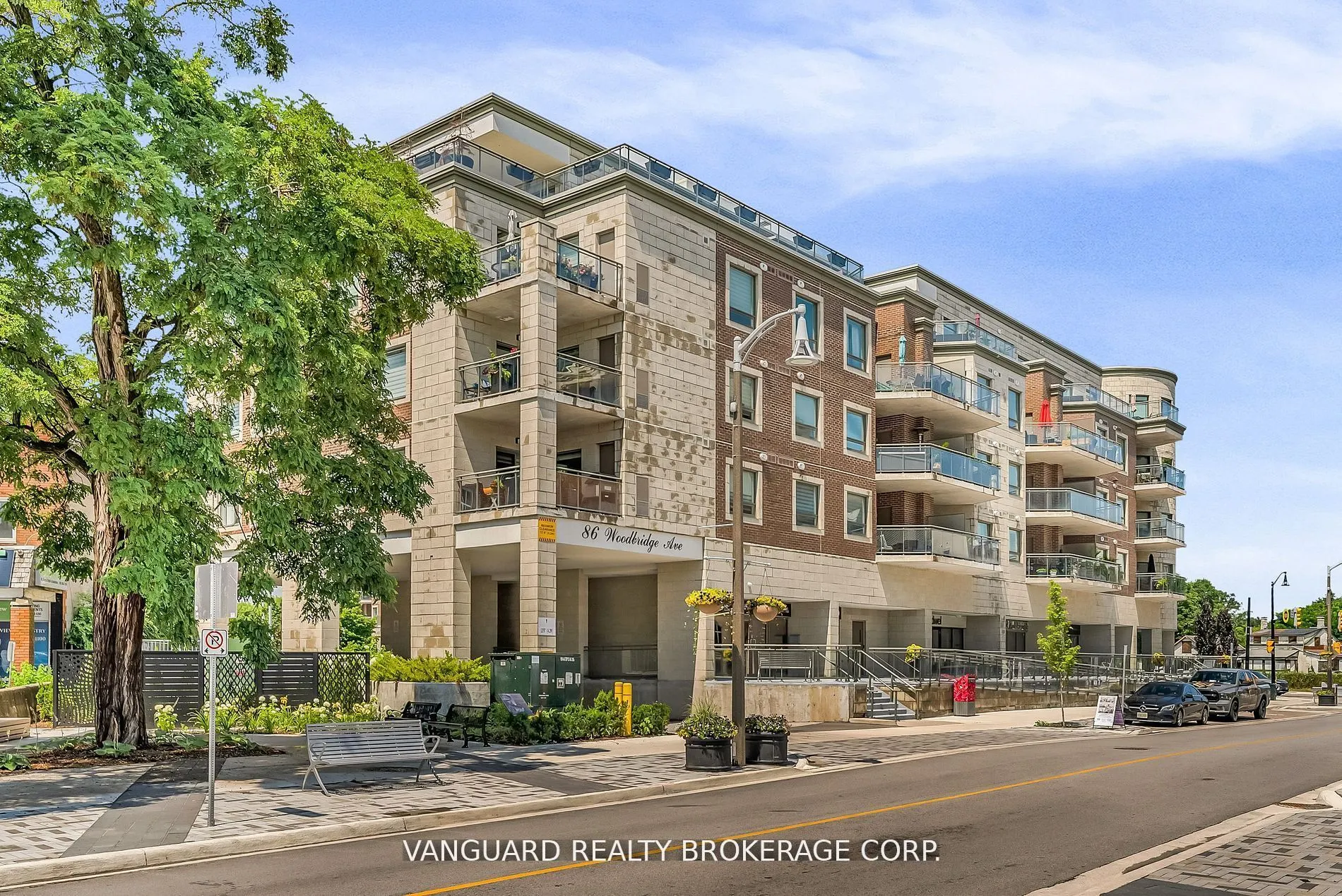 86 Woodbridge Avenue, #209
