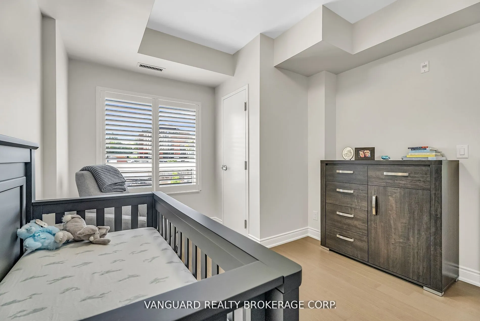 86 Woodbridge Avenue, #209