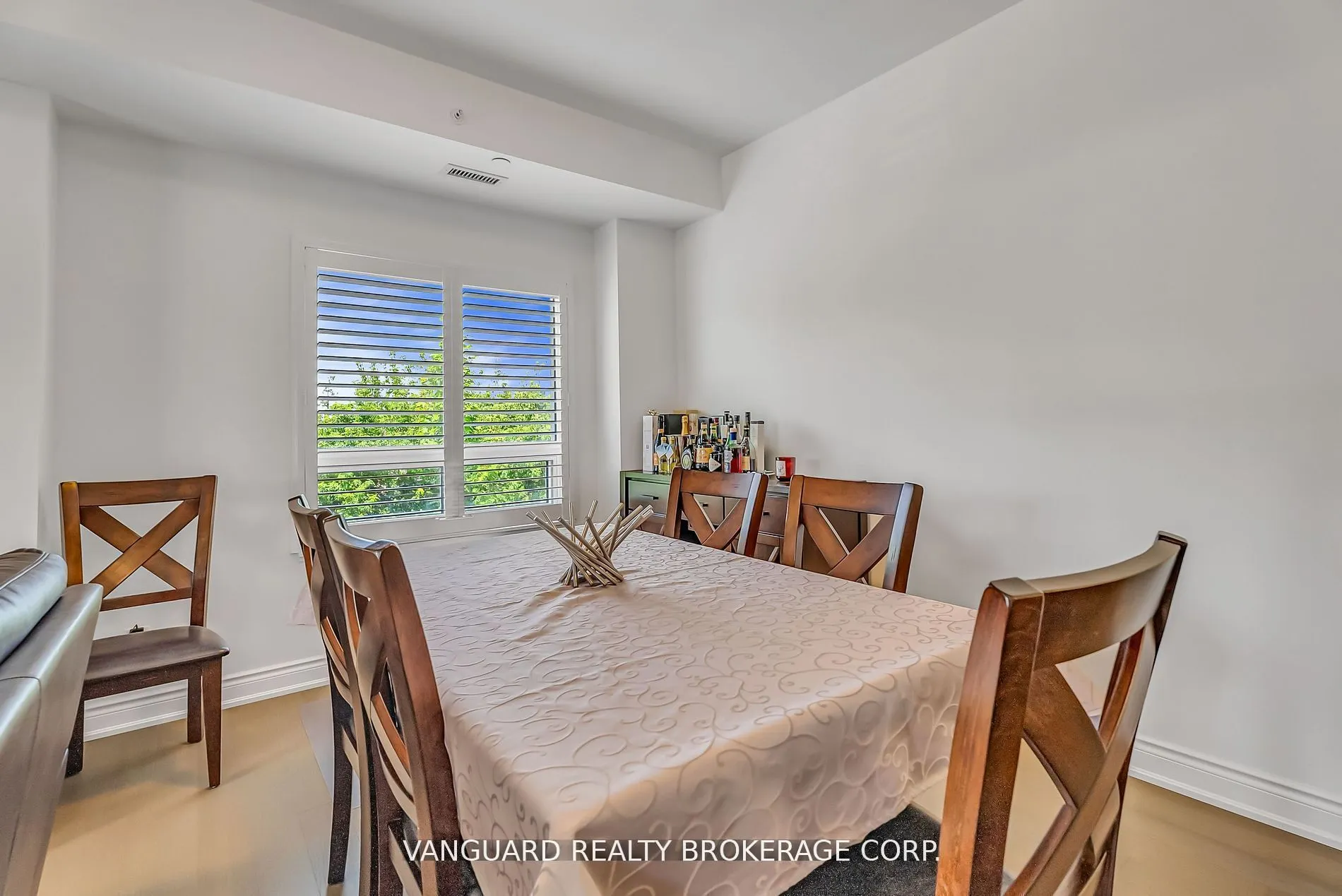 86 Woodbridge Avenue, #209