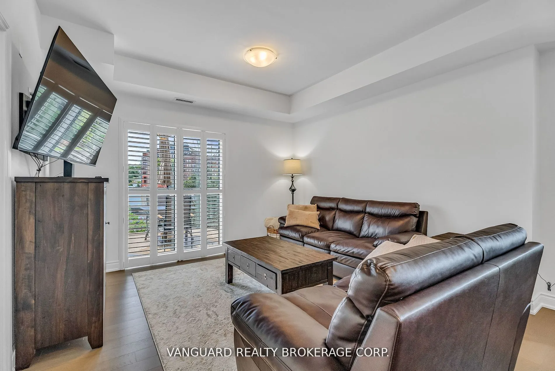 86 Woodbridge Avenue, #209