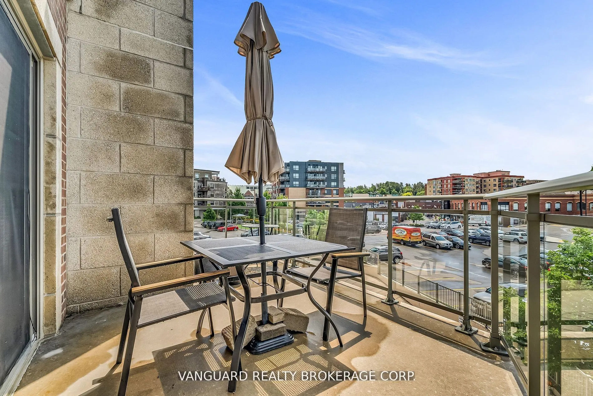 86 Woodbridge Avenue, #209