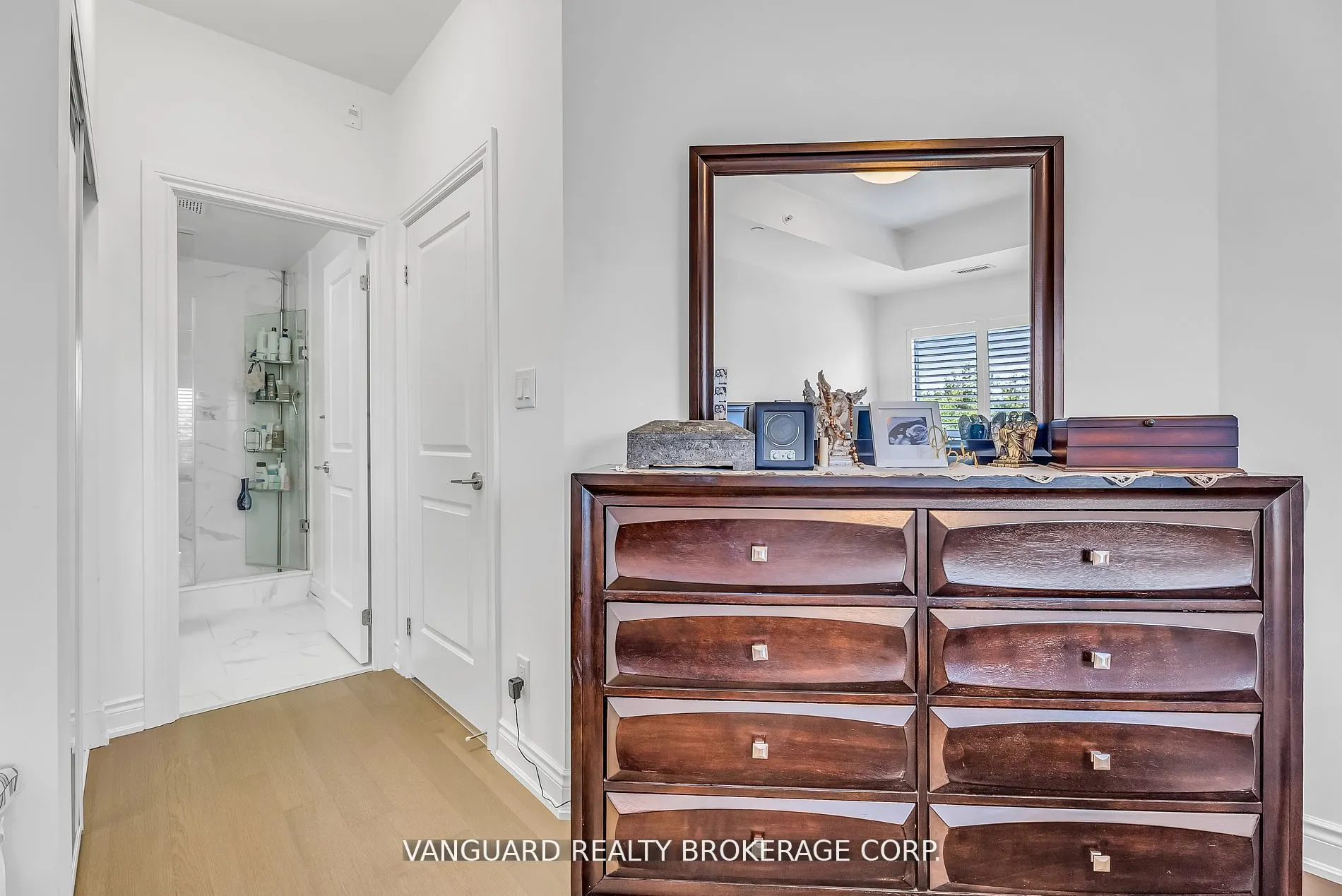 86 Woodbridge Avenue, #209