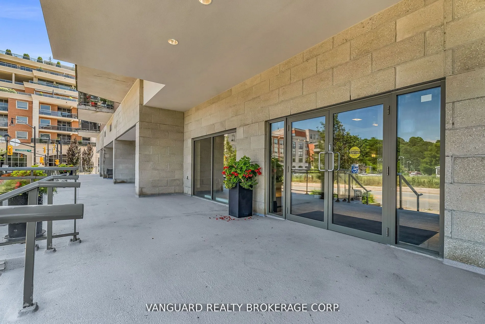 86 Woodbridge Avenue, #209