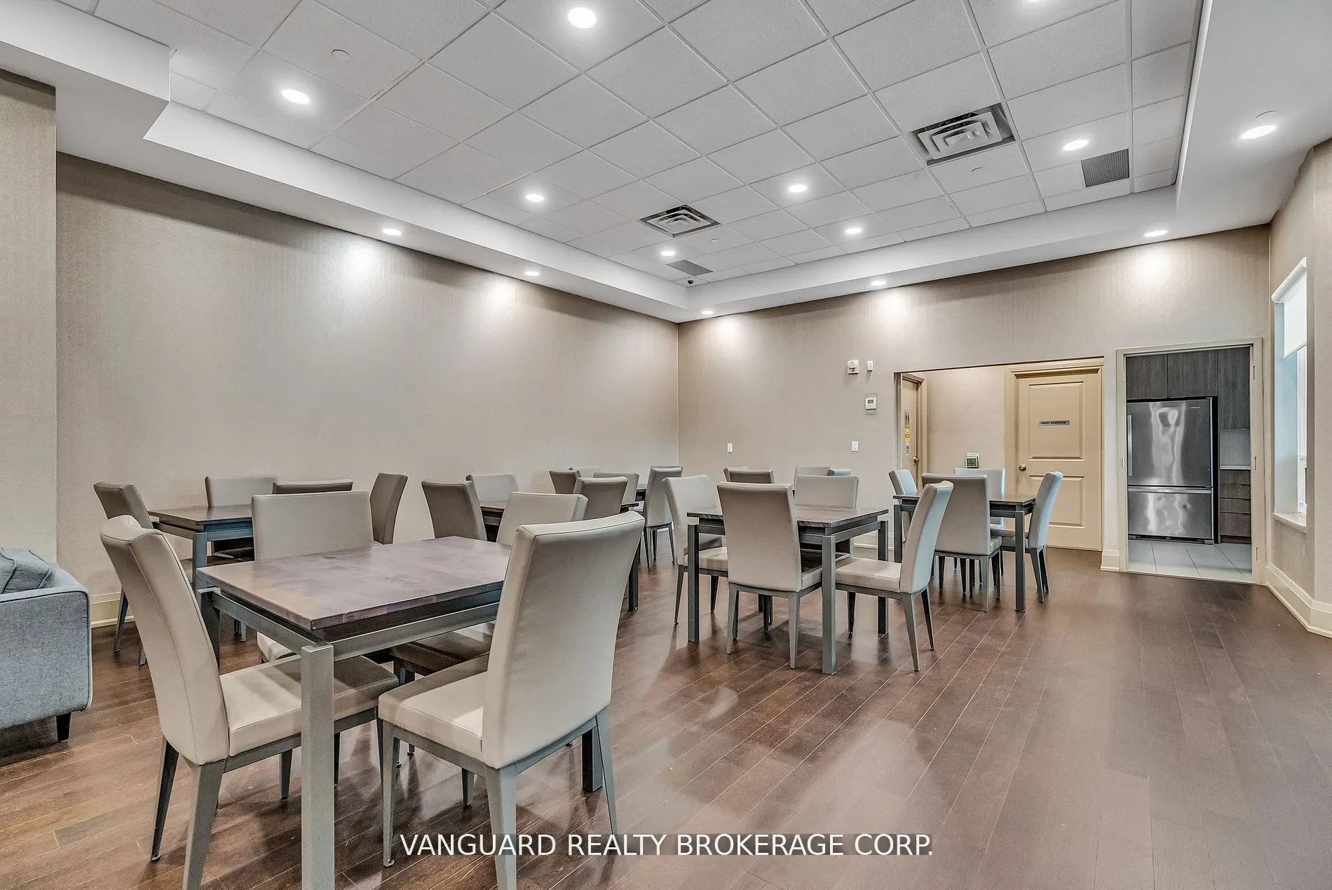 86 Woodbridge Avenue, #209
