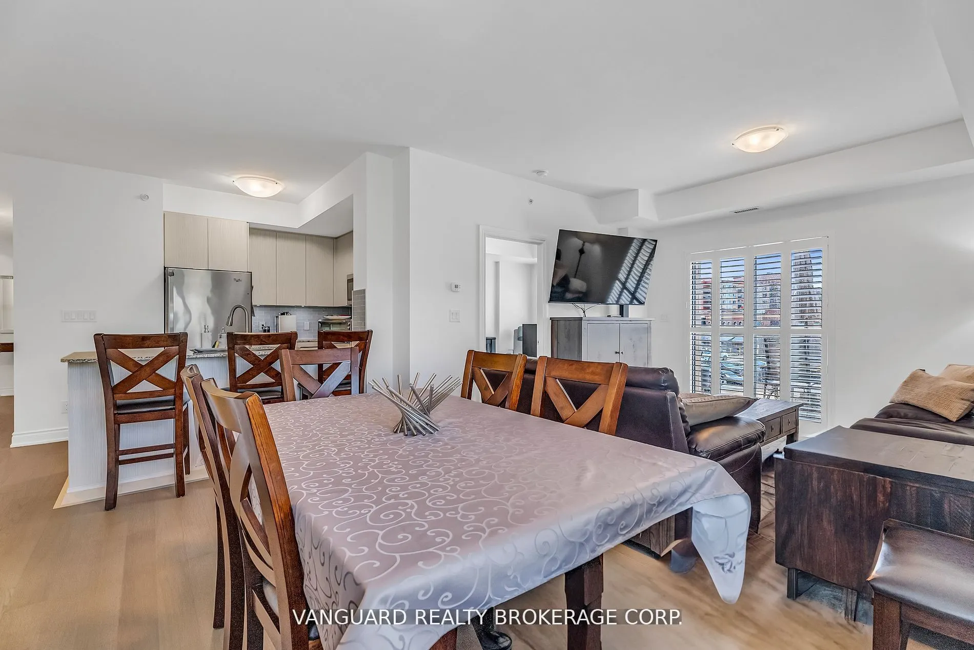 86 Woodbridge Avenue, #209