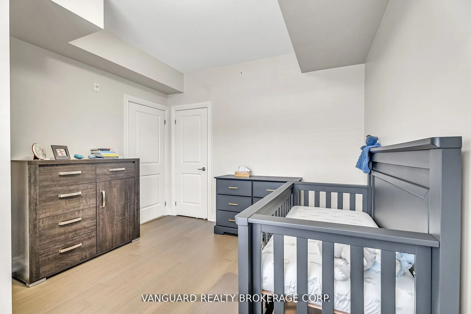 86 Woodbridge Avenue, #209