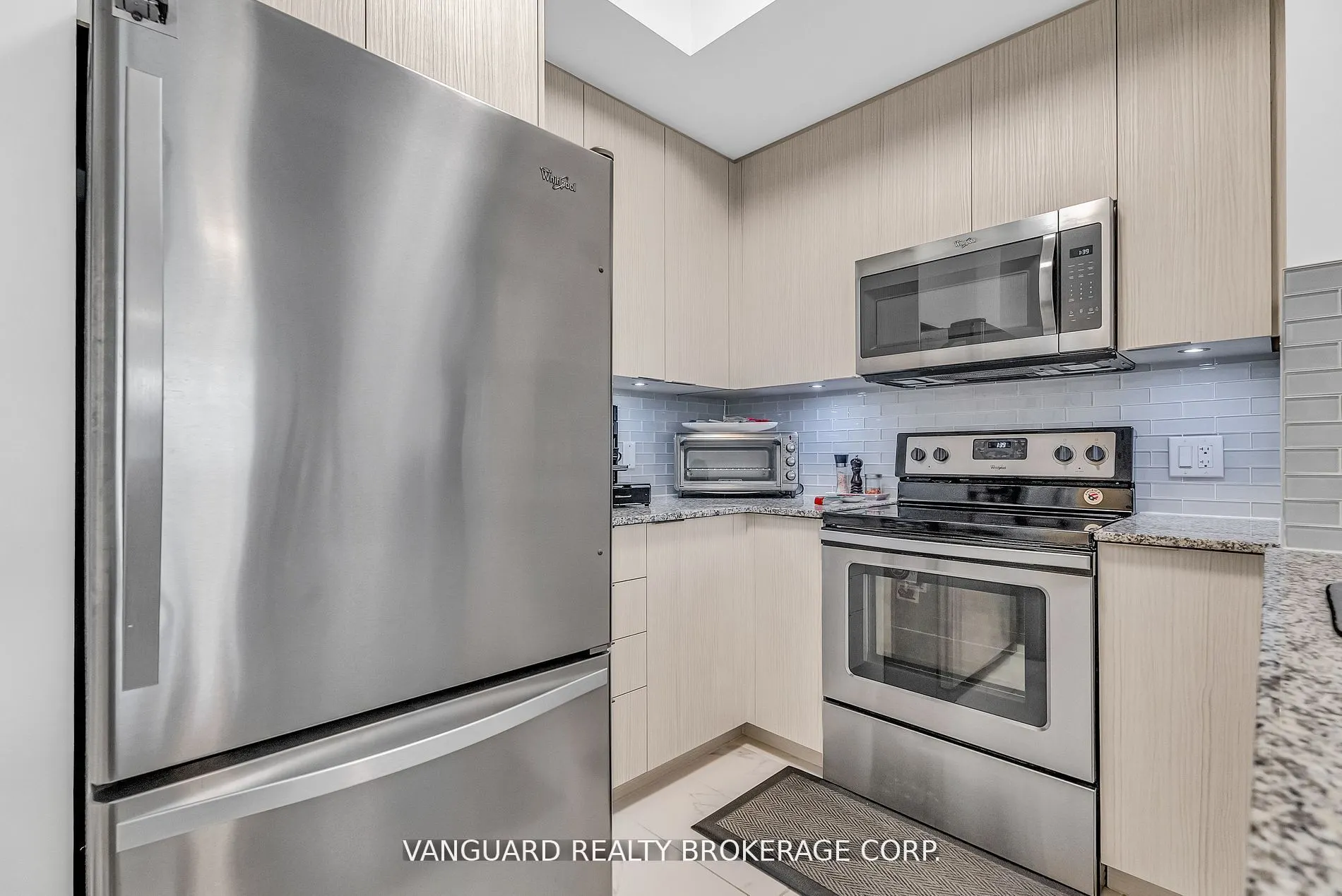 86 Woodbridge Avenue, #209