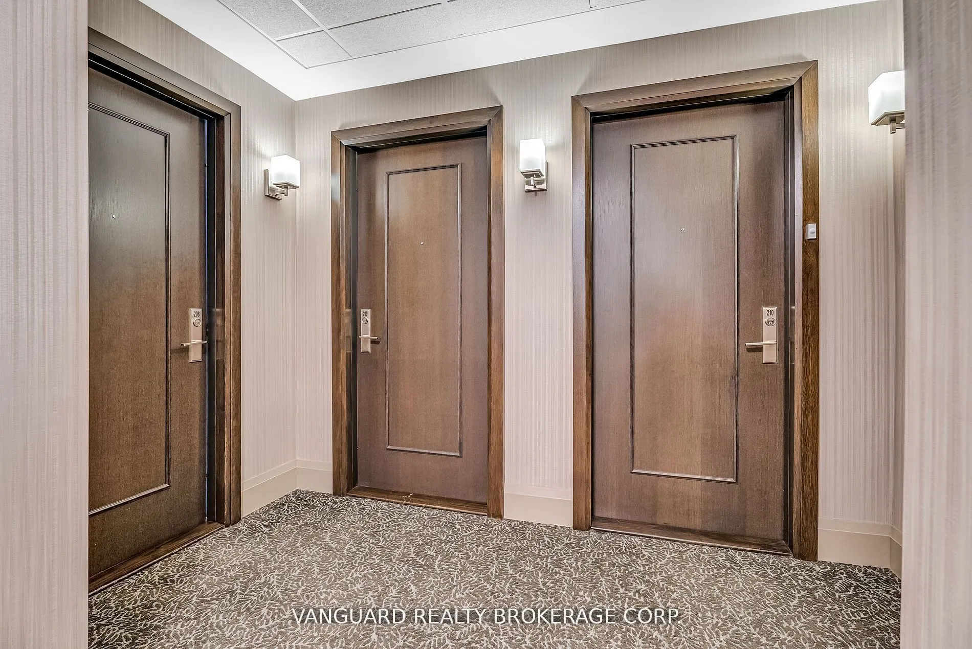 86 Woodbridge Avenue, #209
