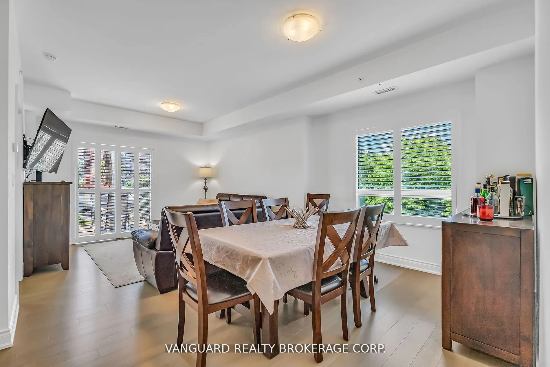 86 Woodbridge Avenue, #209