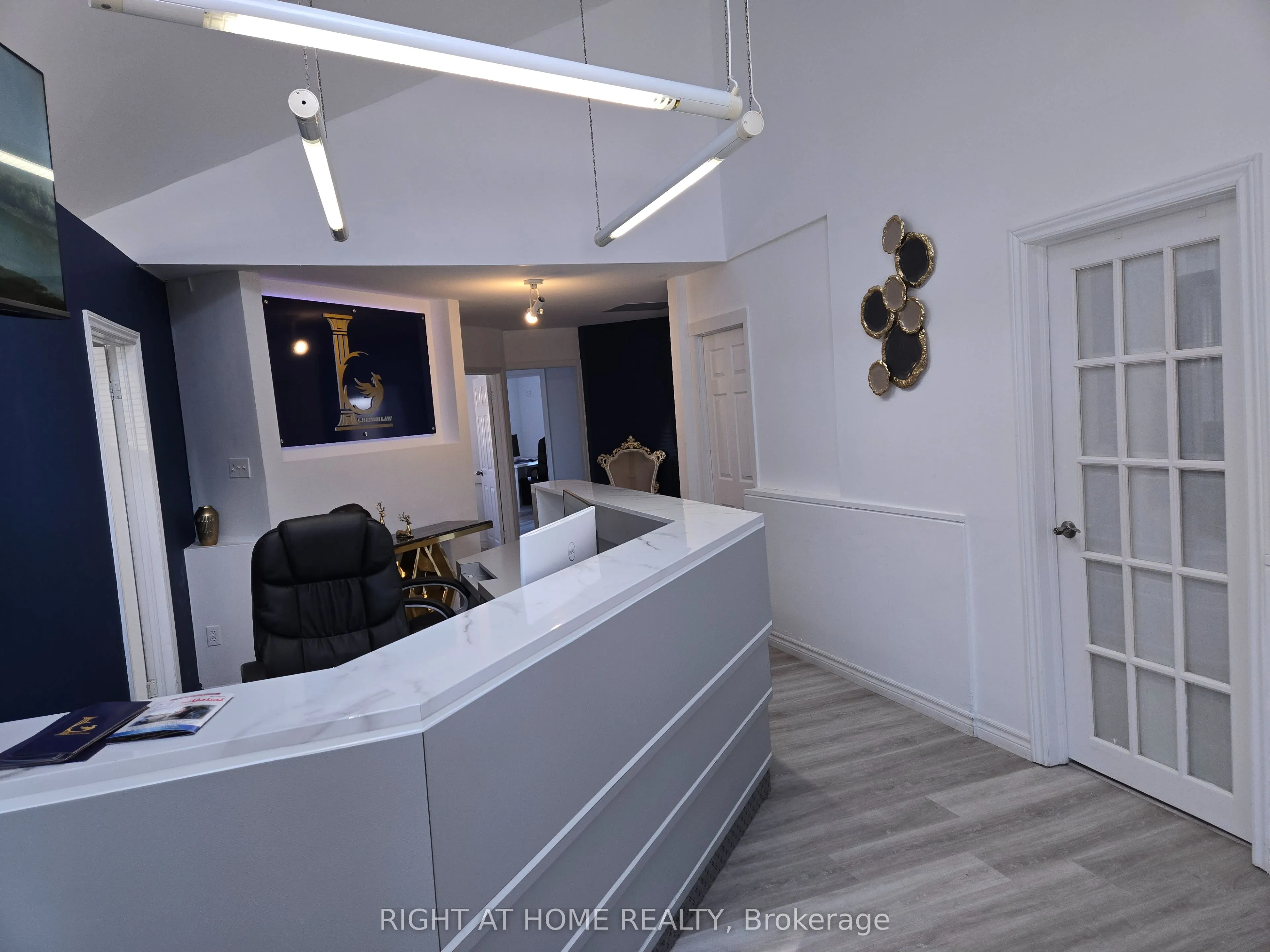 10014 Yonge Street N, #Main floor
