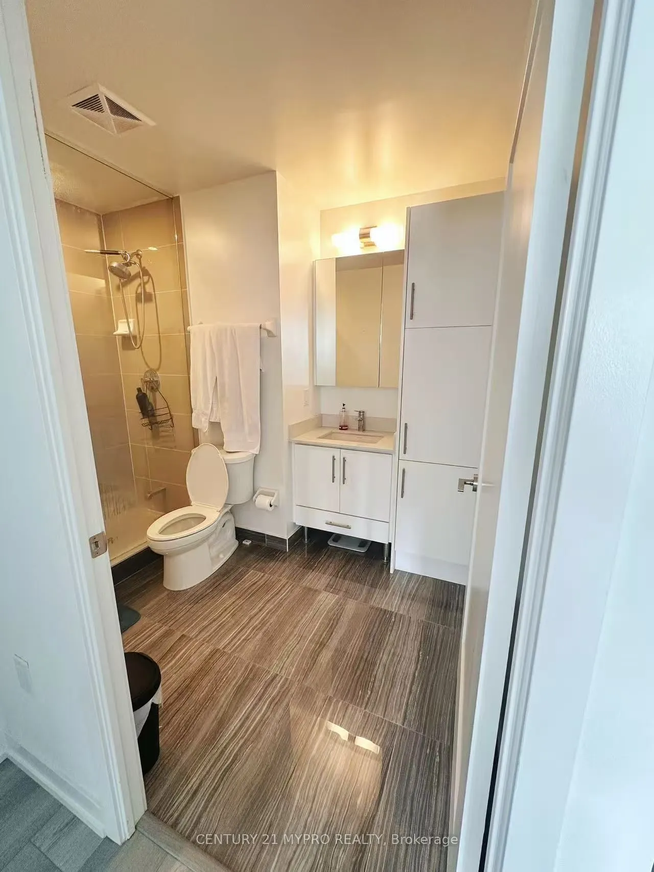 95 Oneida Crescent, #402