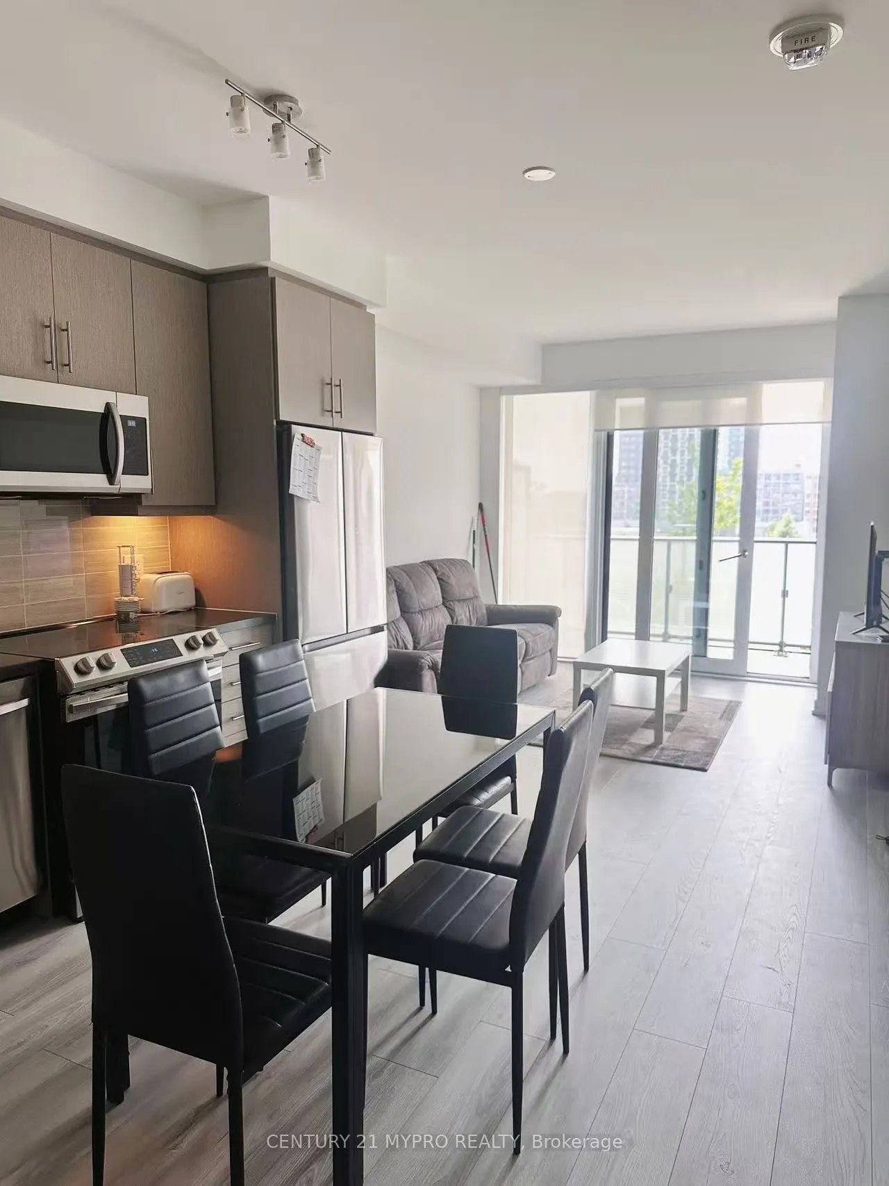 95 Oneida Crescent, #402