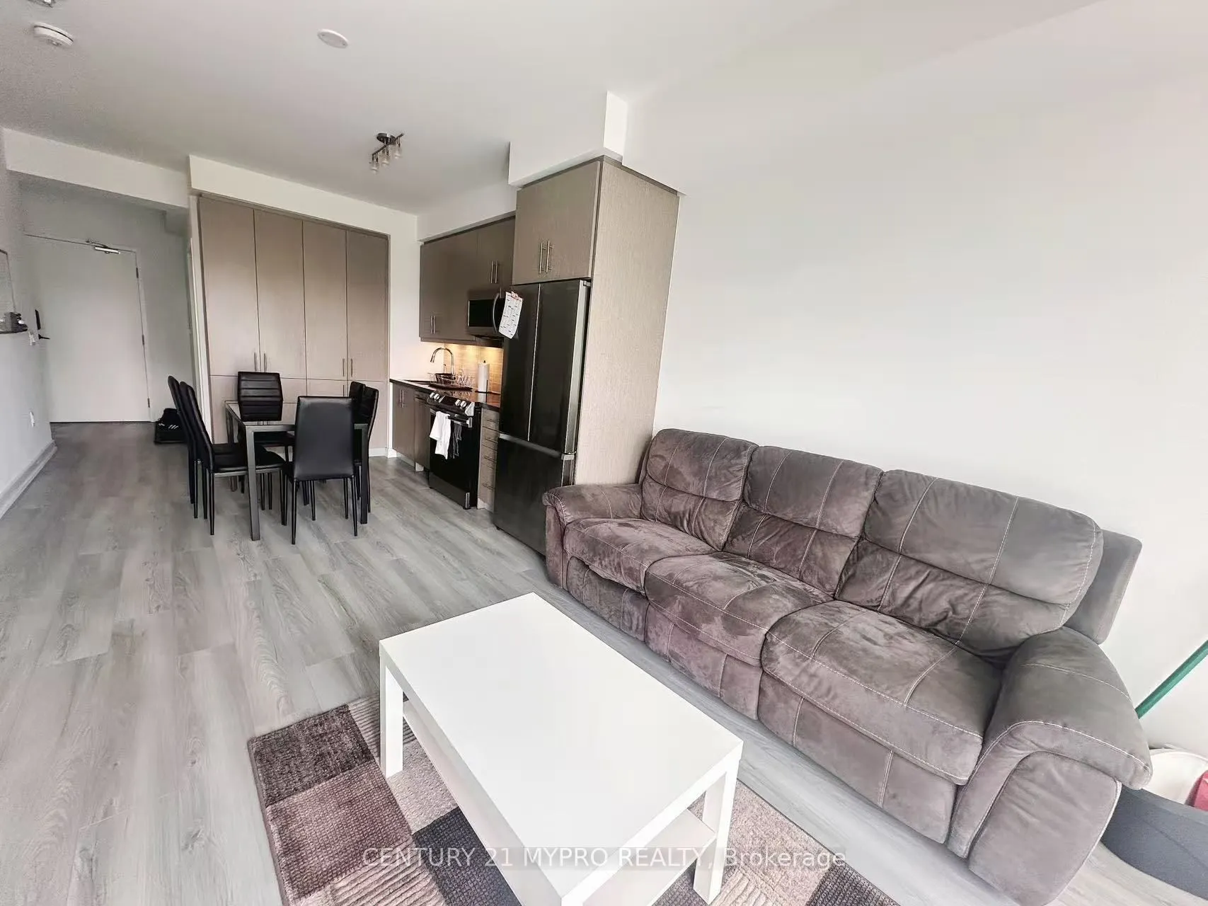 95 Oneida Crescent, #402