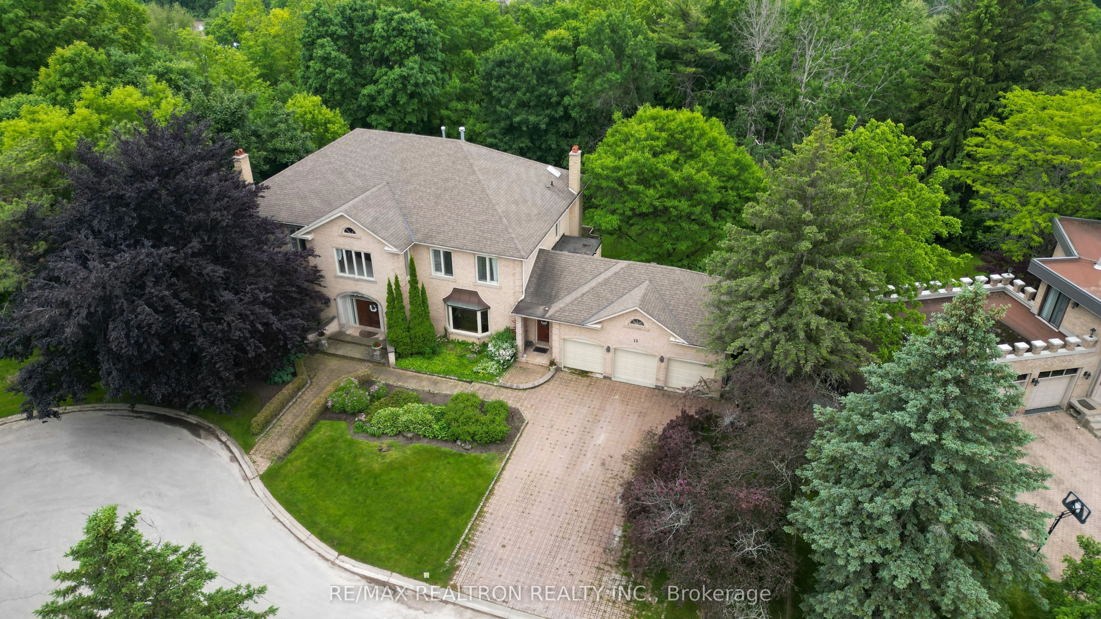 12 Moodie Drive