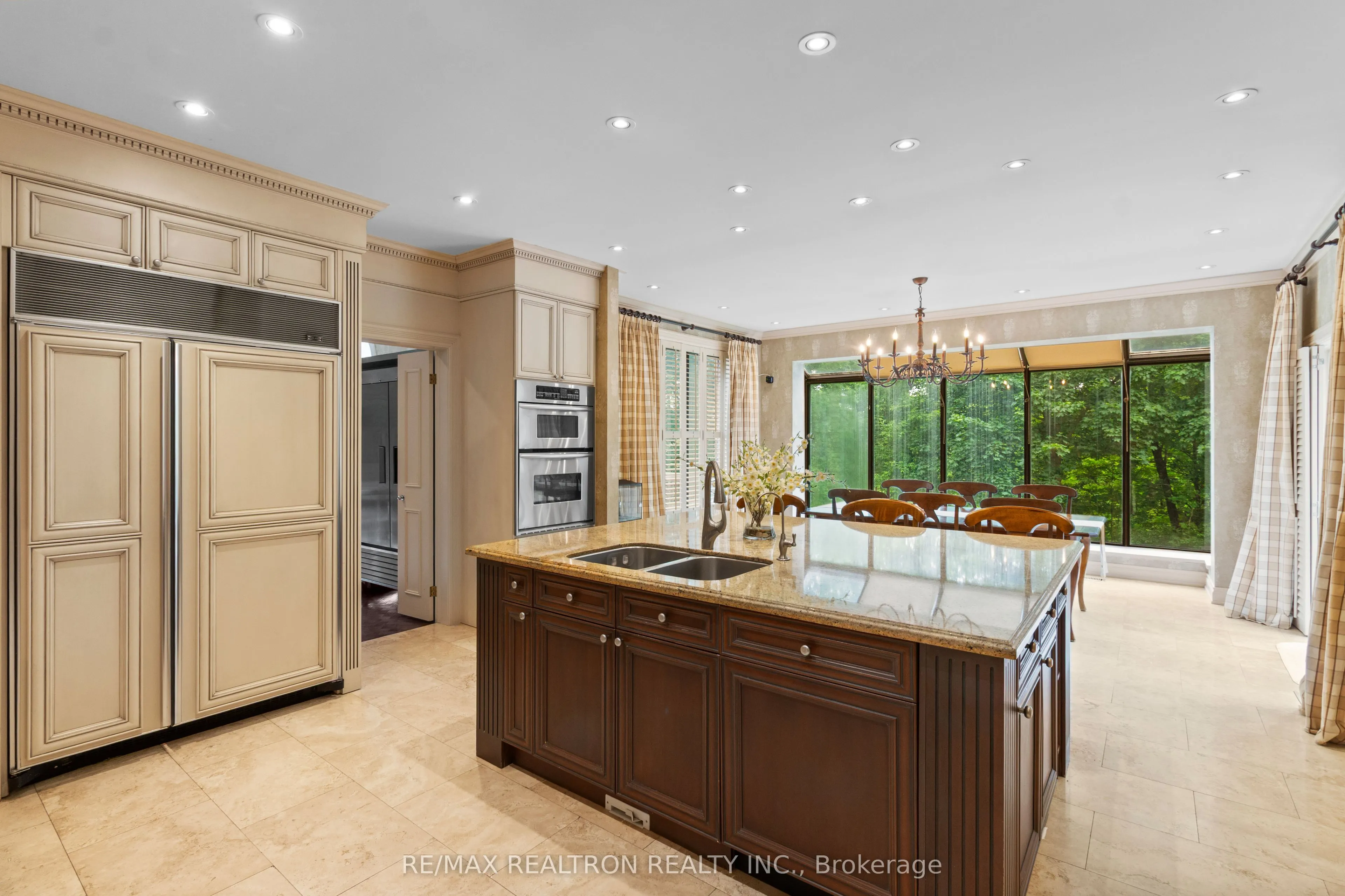 12 Moodie Drive