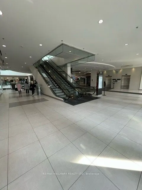 7181 Yonge Street, #181