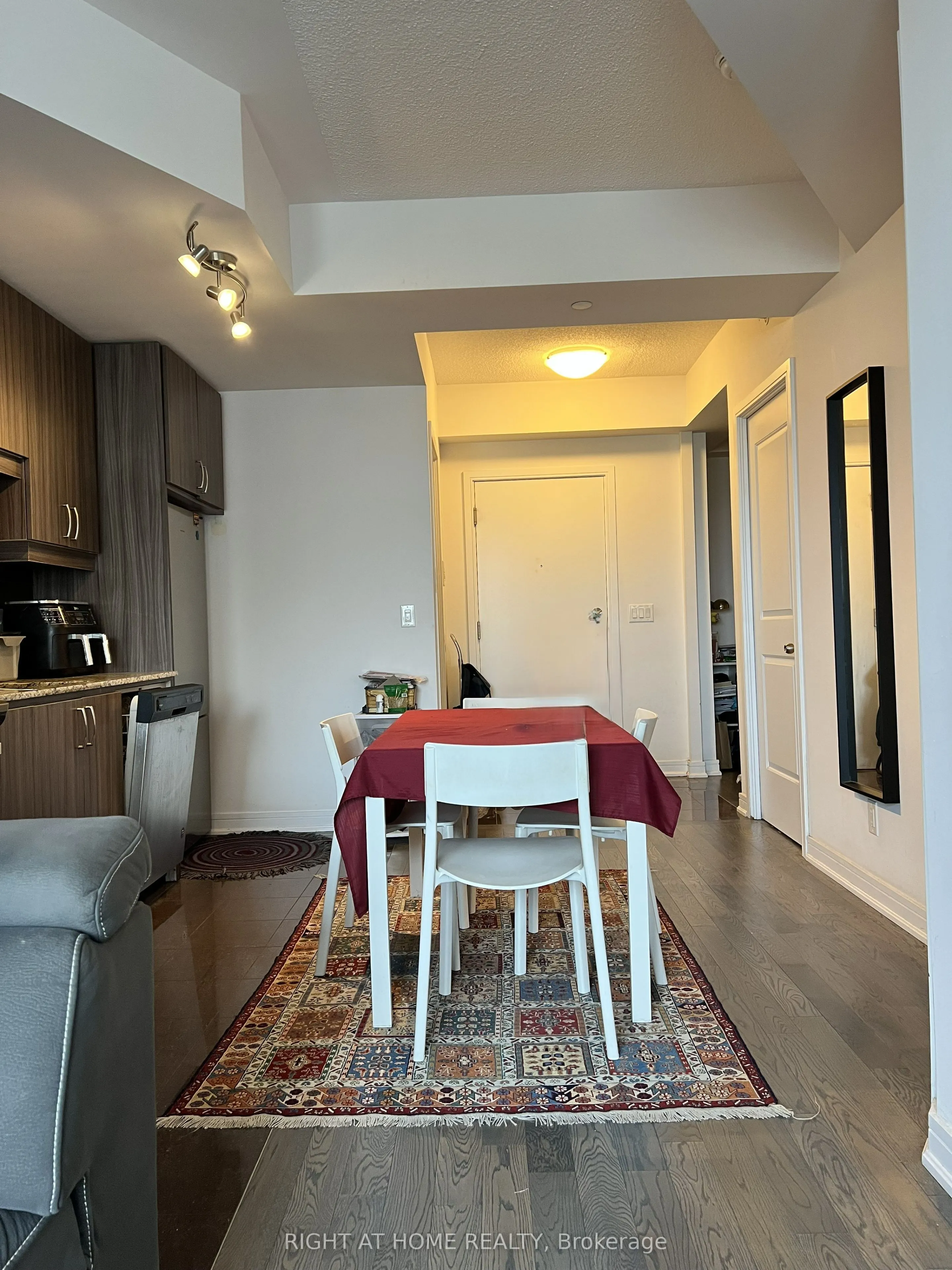 9205 Yonge Street, #602