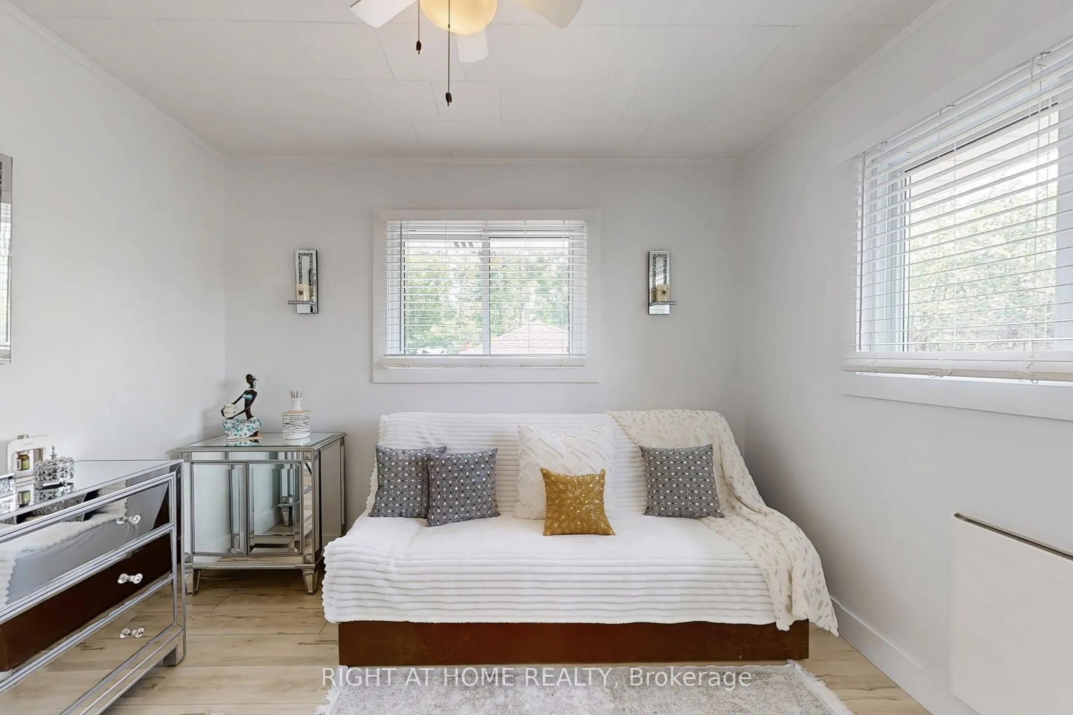 1129 Lindy Lane