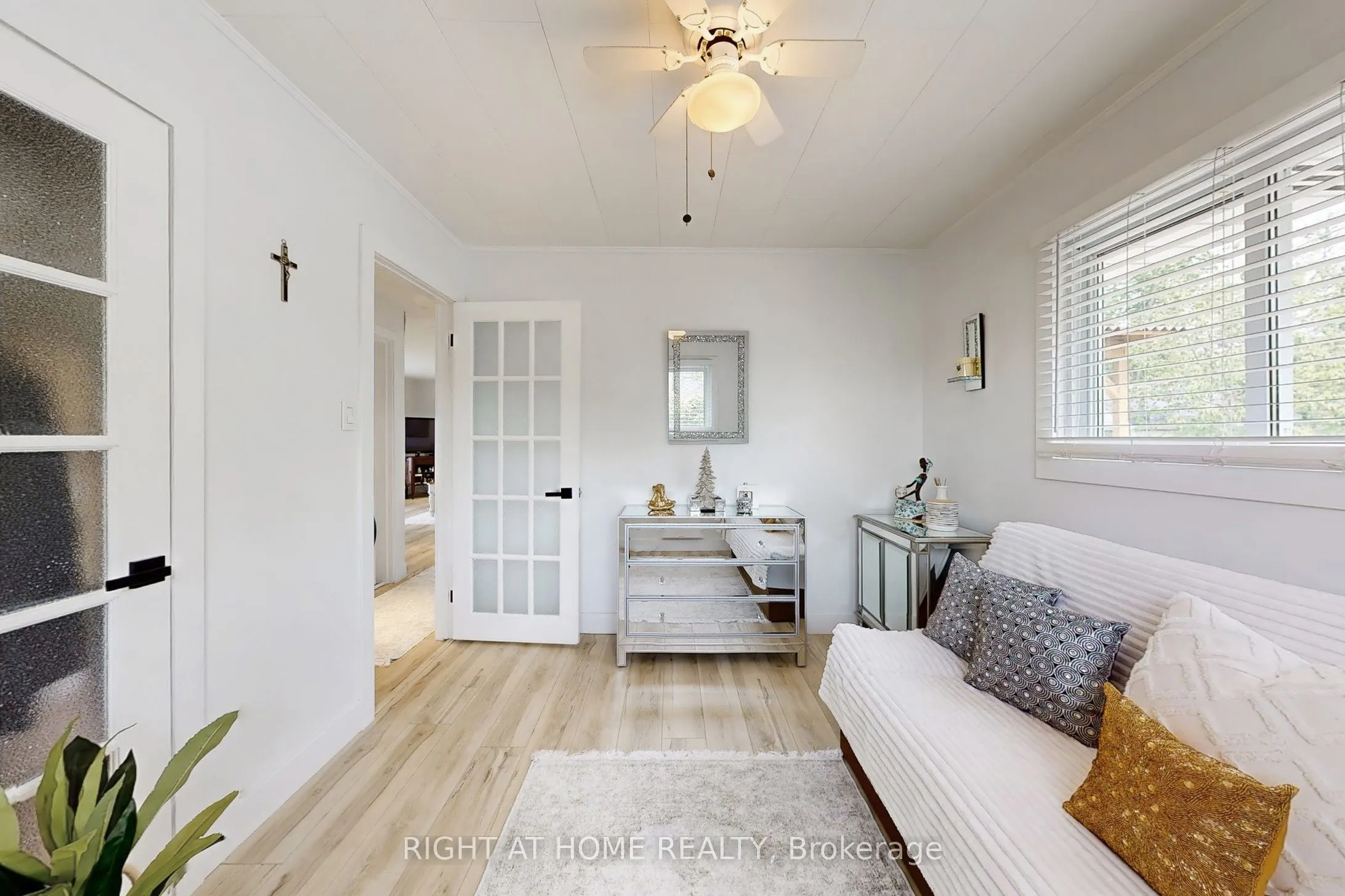 1129 Lindy Lane