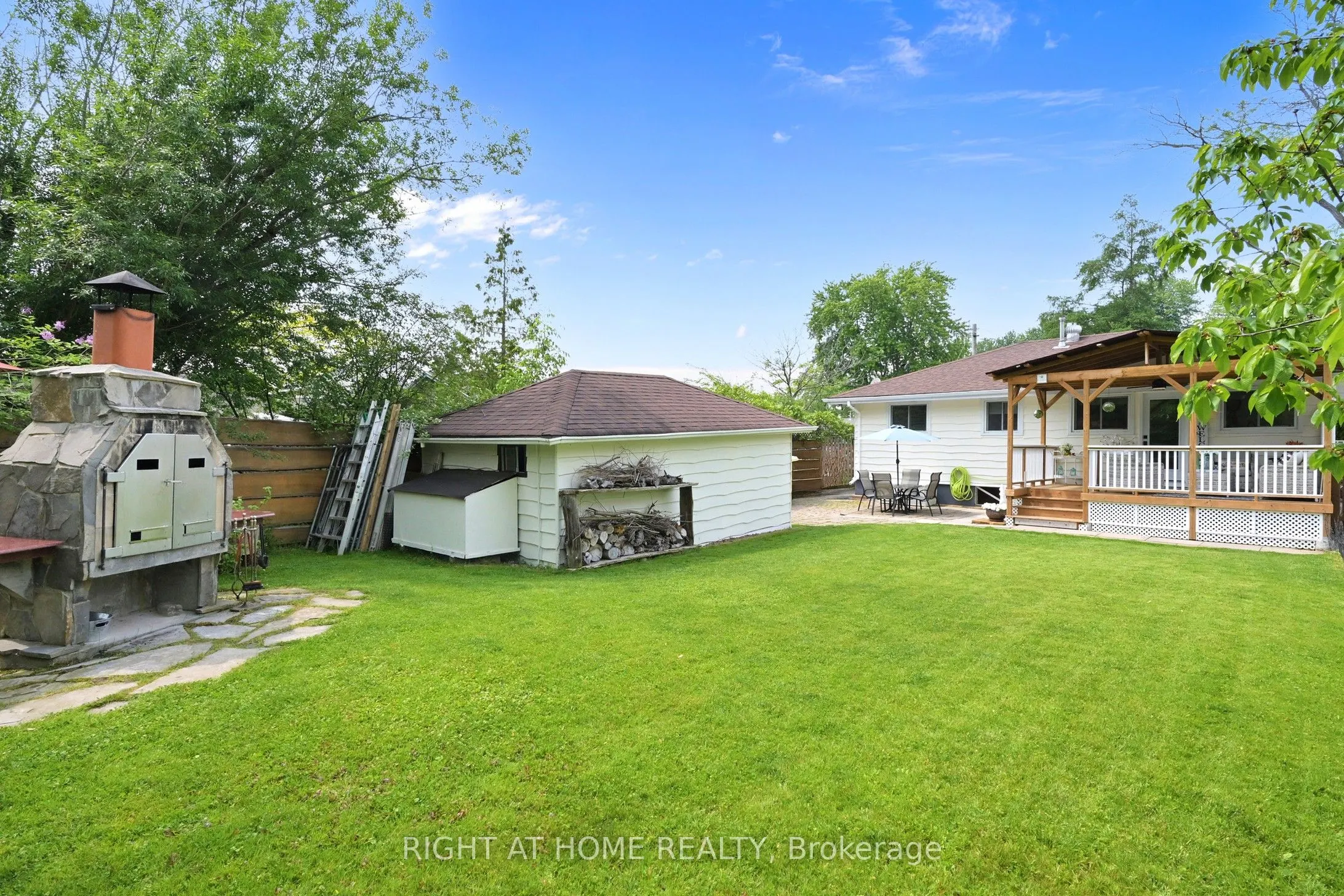 1129 Lindy Lane