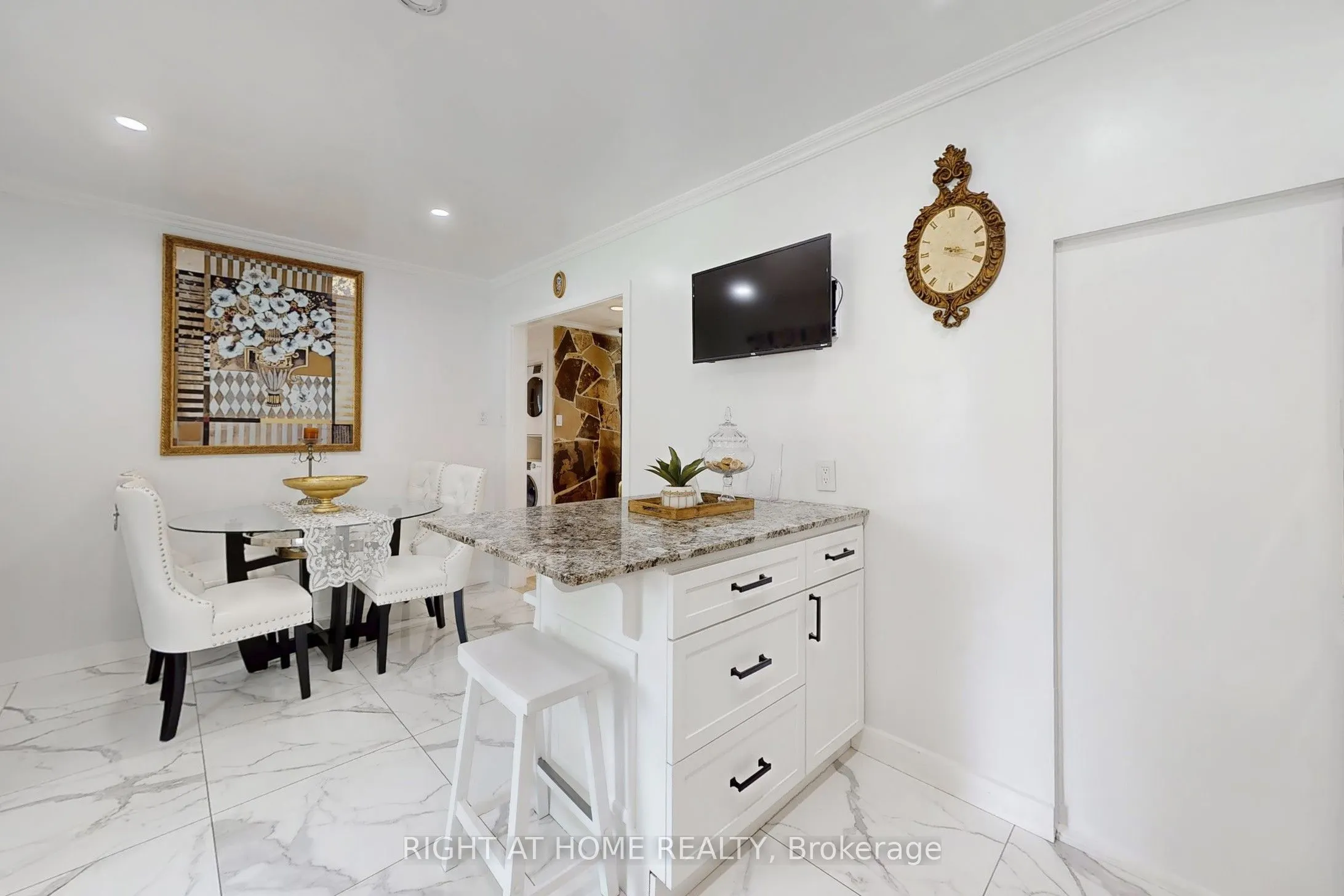 1129 Lindy Lane