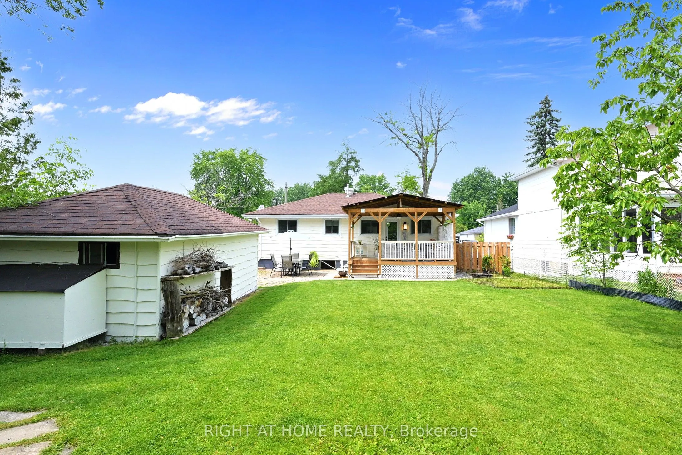 1129 Lindy Lane