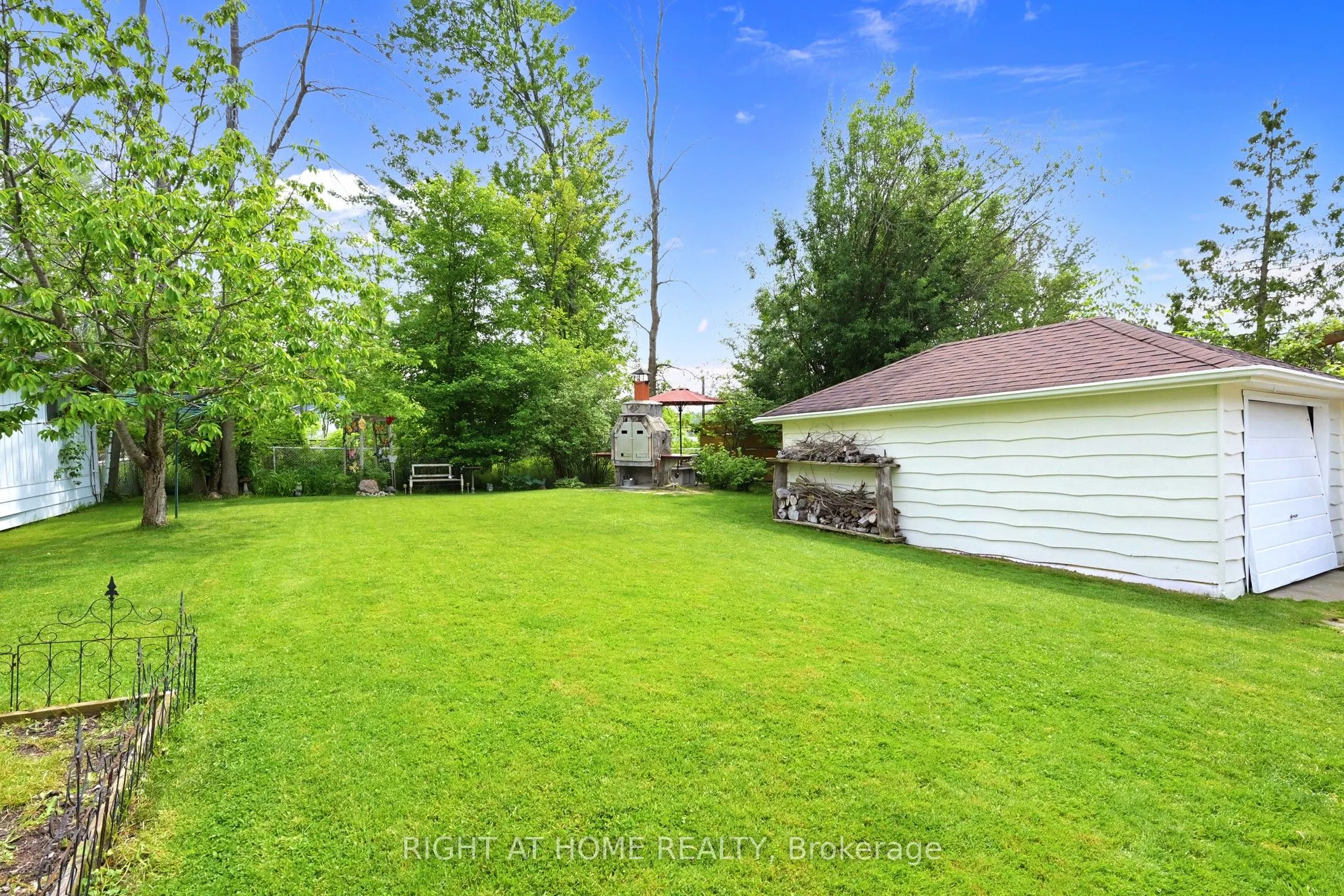 1129 Lindy Lane