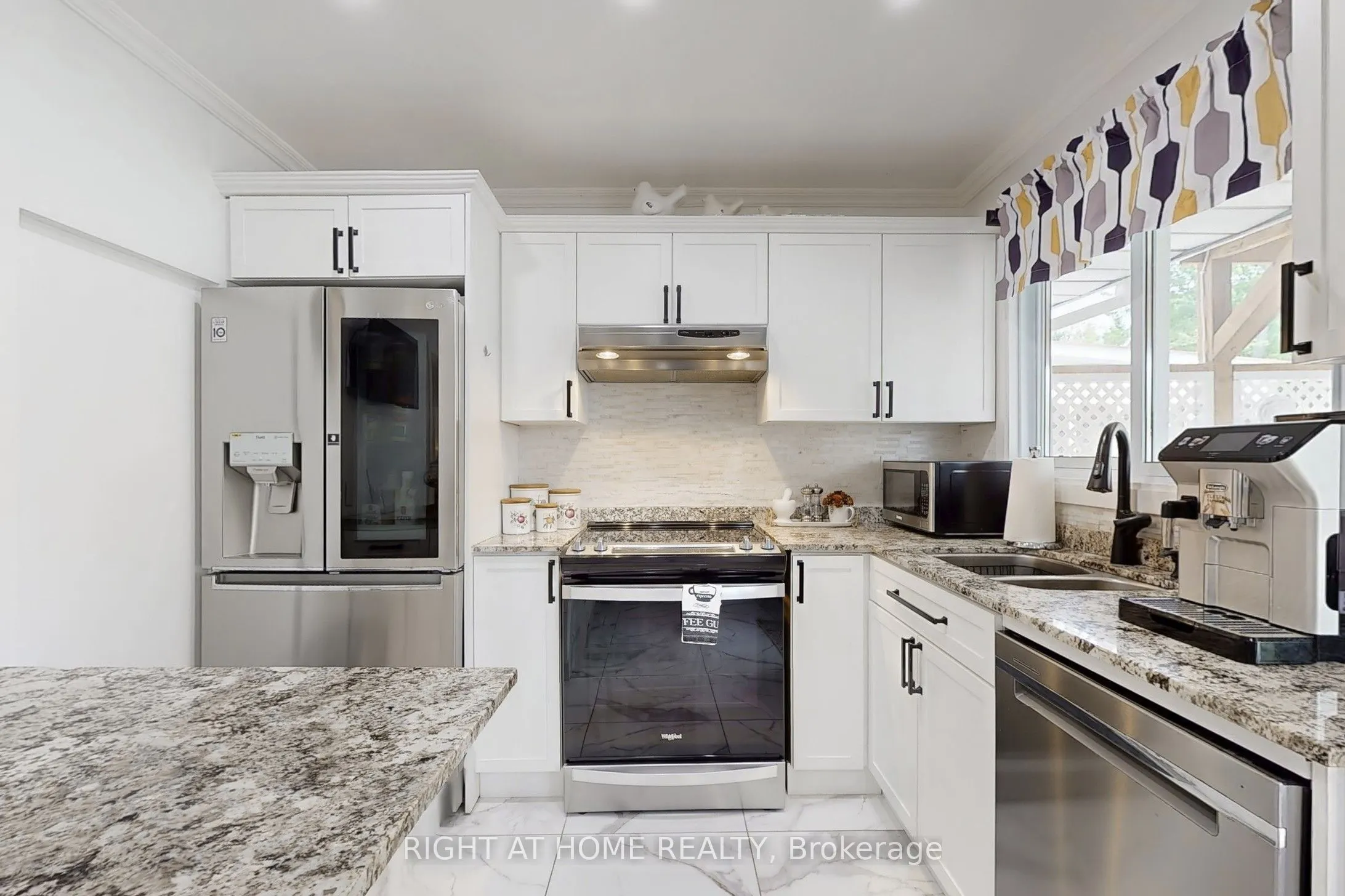1129 Lindy Lane