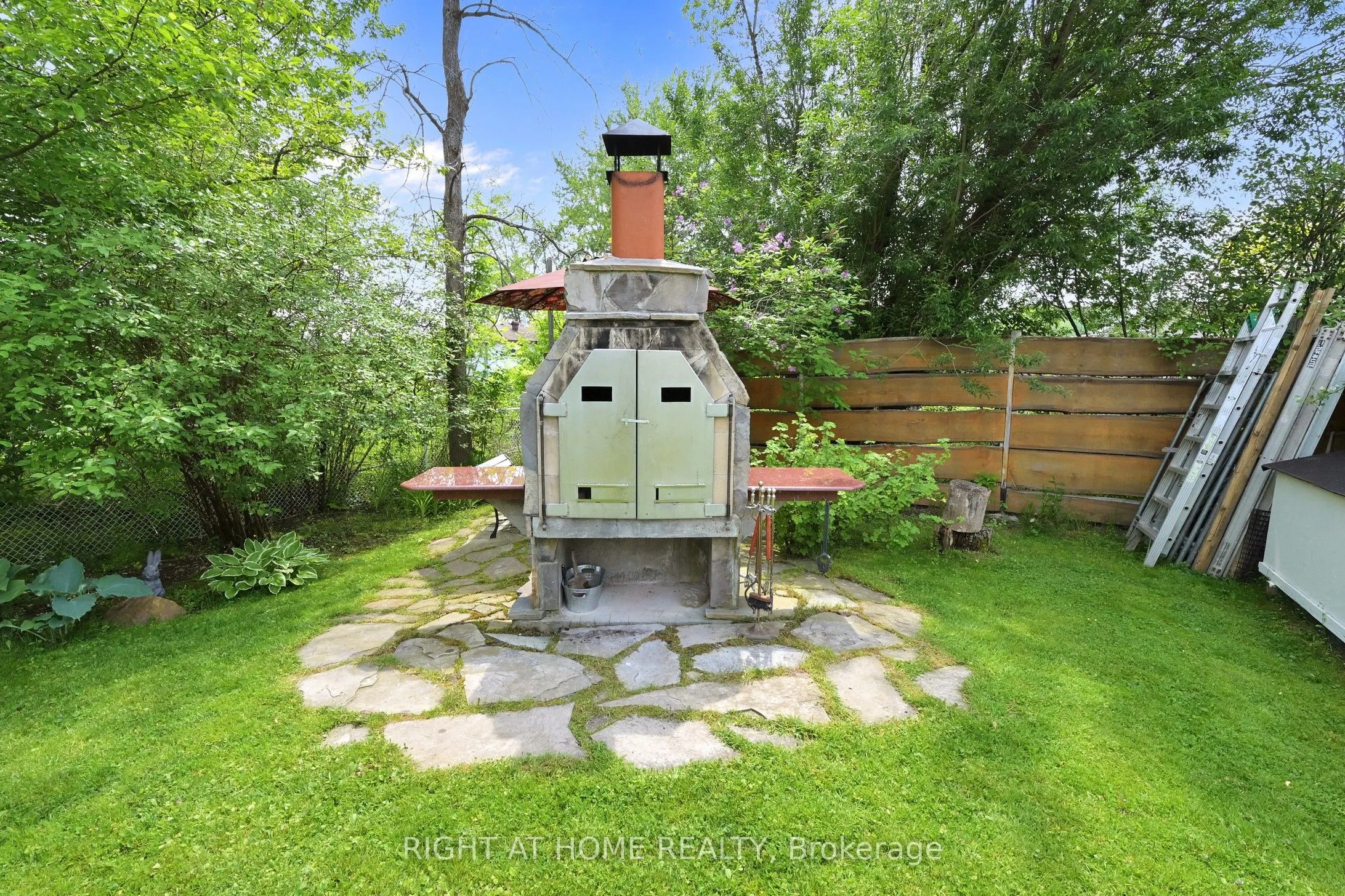 1129 Lindy Lane