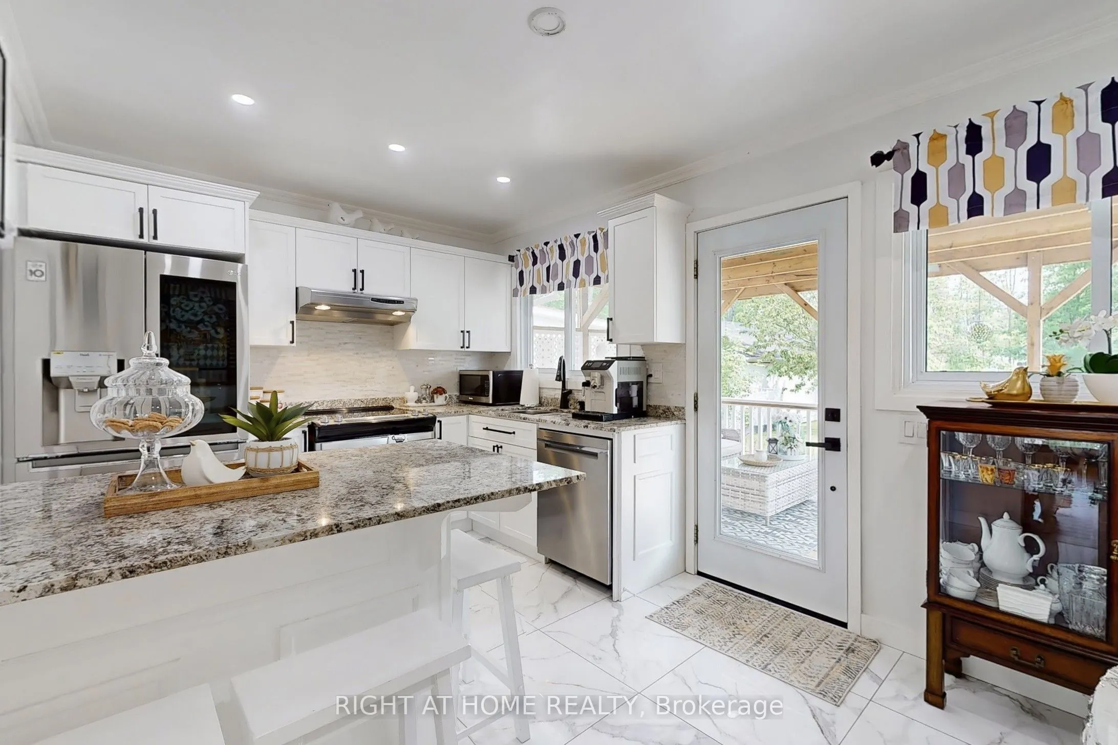 1129 Lindy Lane