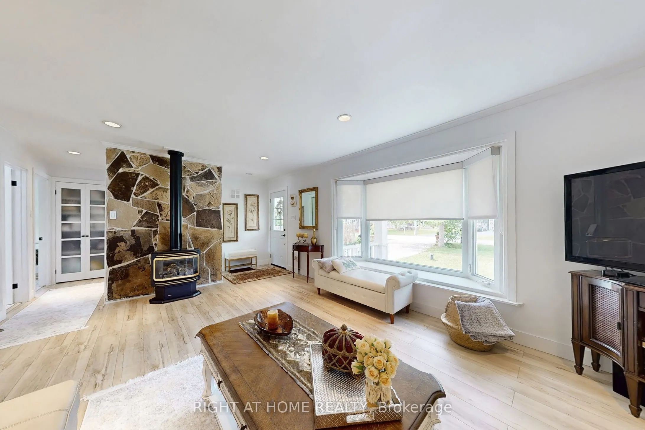 1129 Lindy Lane