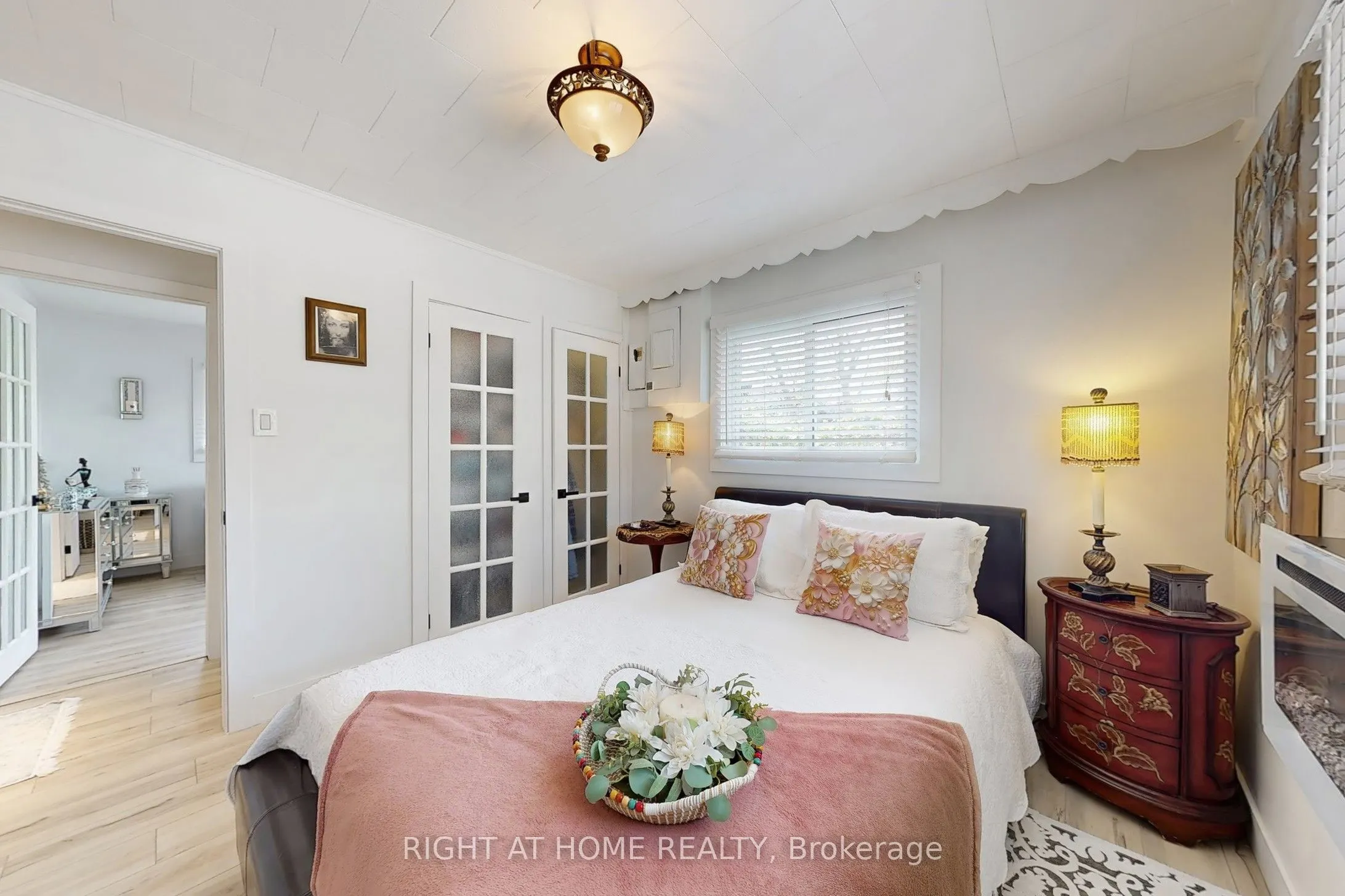 1129 Lindy Lane